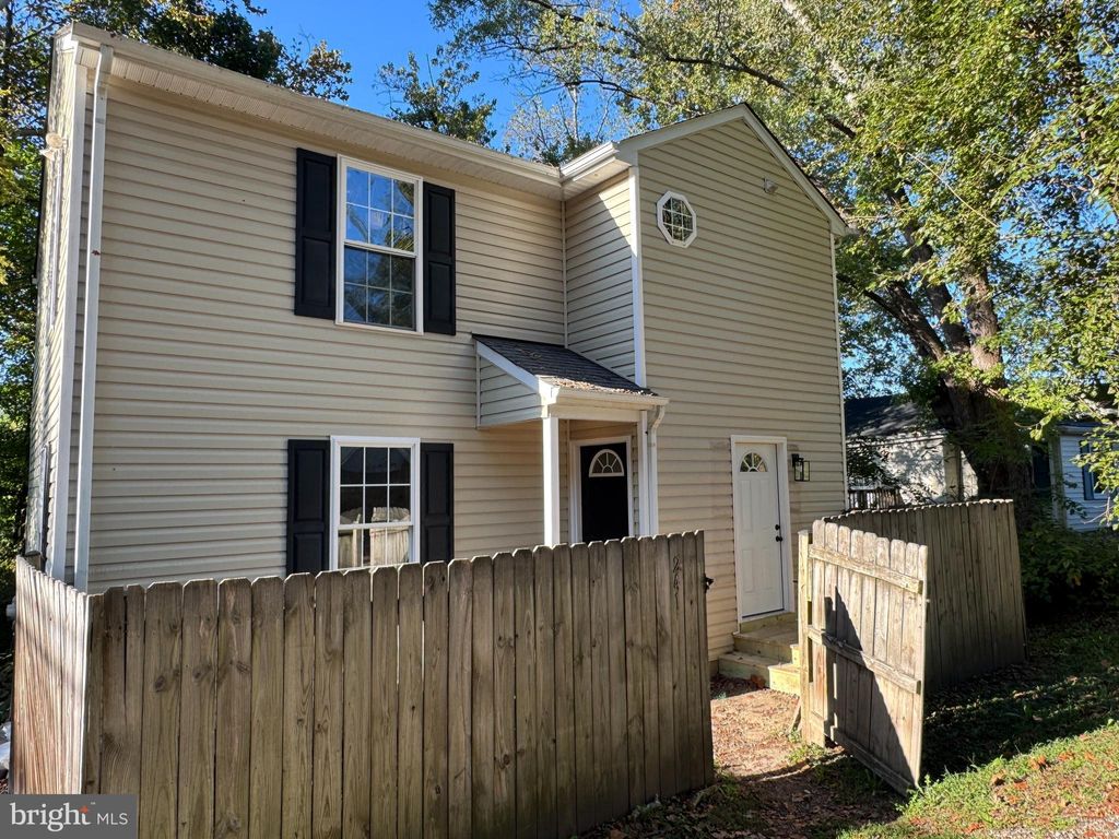 Photo of 241 Cambridge Street, FREDERICKSBURG, VA 22405 (MLS # VAST2043386)