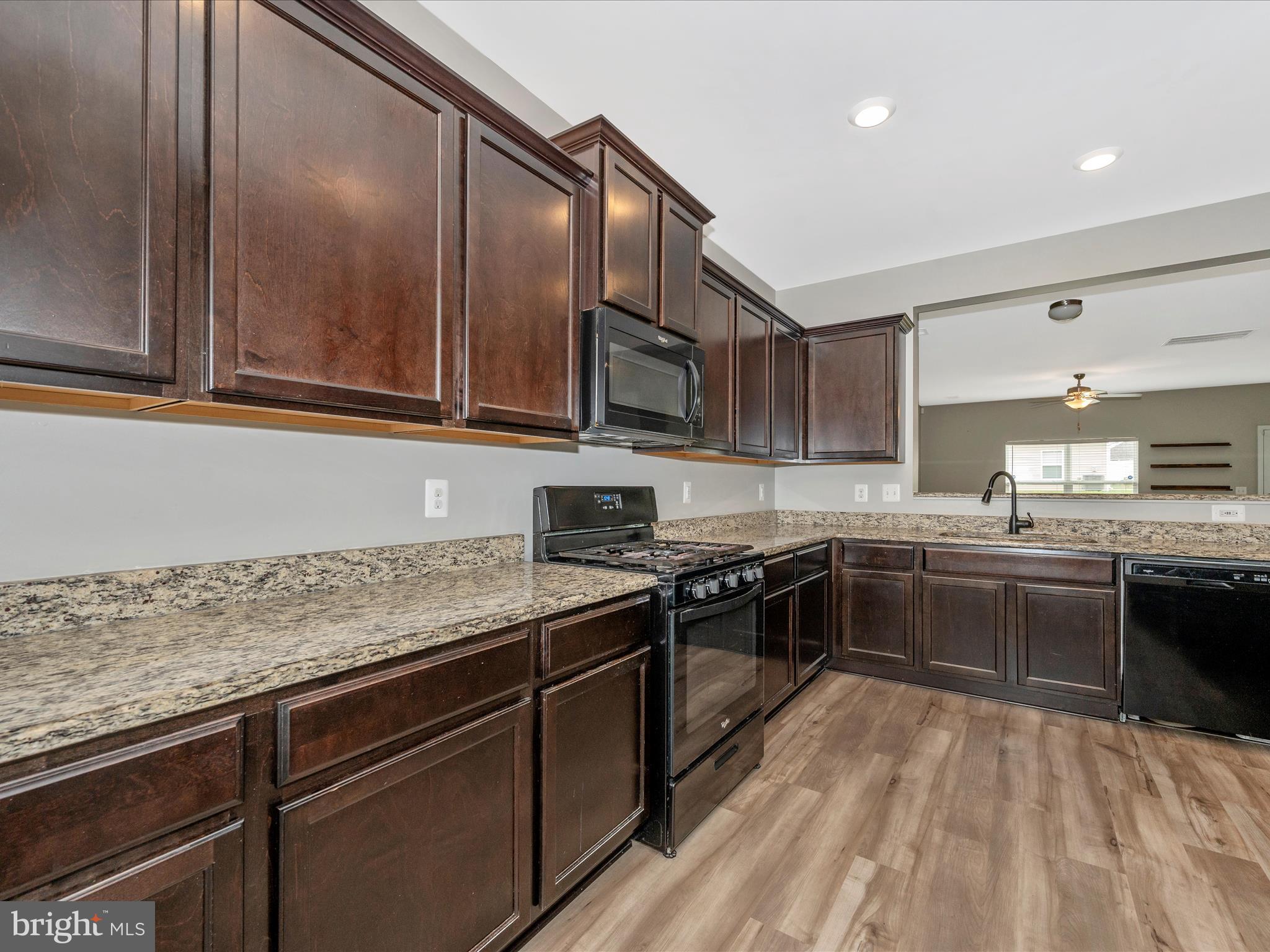 MCGINNIS POINT - Residential