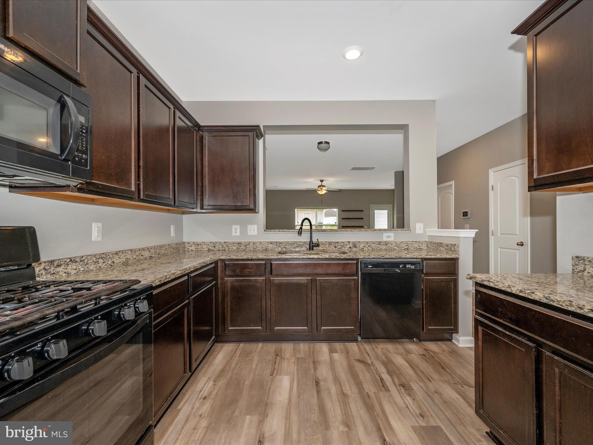 MCGINNIS POINT - Residential