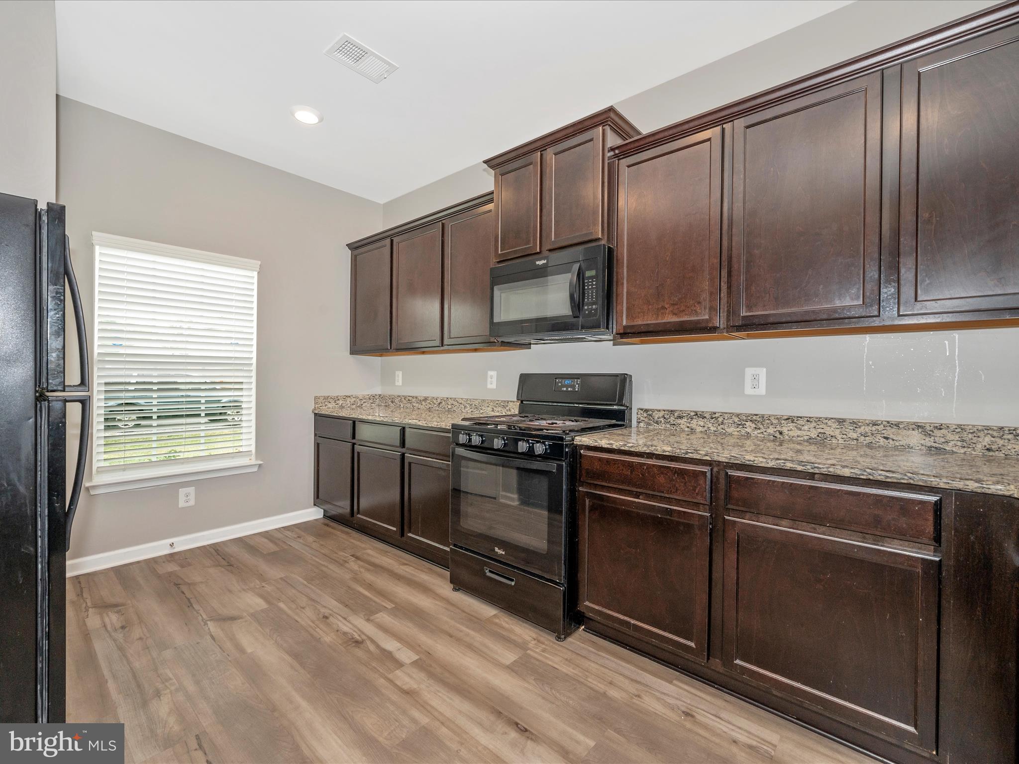 MCGINNIS POINT - Residential