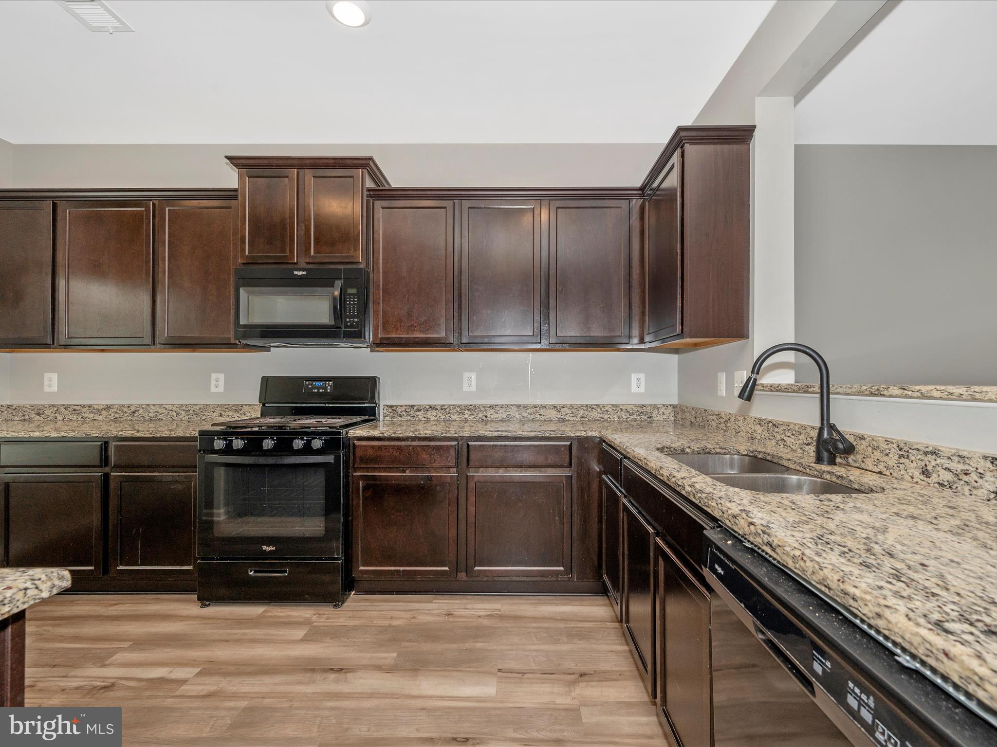 MCGINNIS POINT - Residential