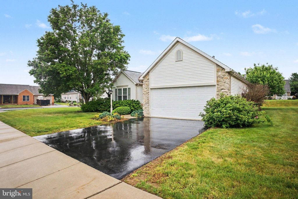 Photo of 546 Bent Oak Drive, MOUNT JOY, PA 17552 (MLS # PALA2088578)