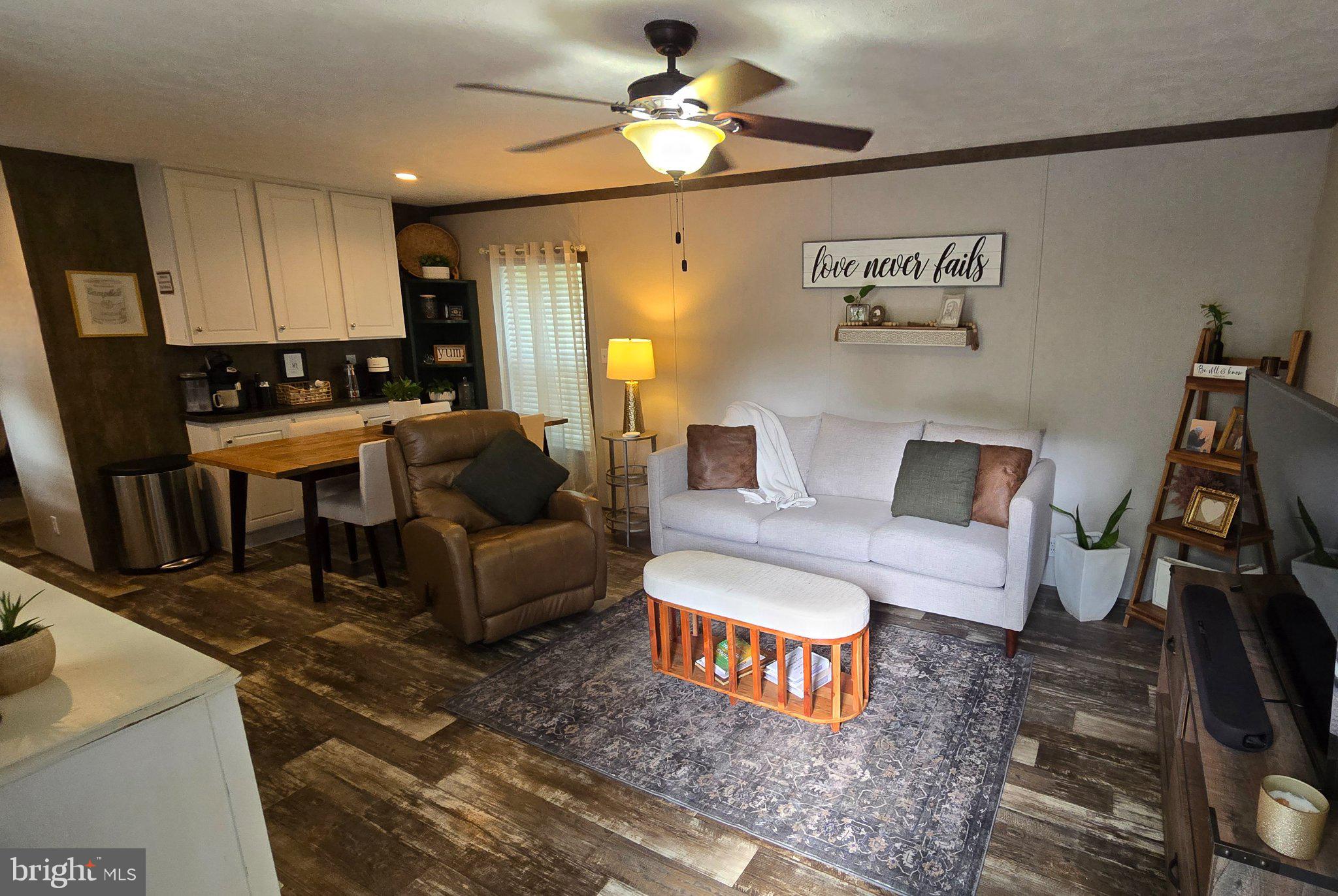 HOLIDAY MOBILE ESTATES - Residential