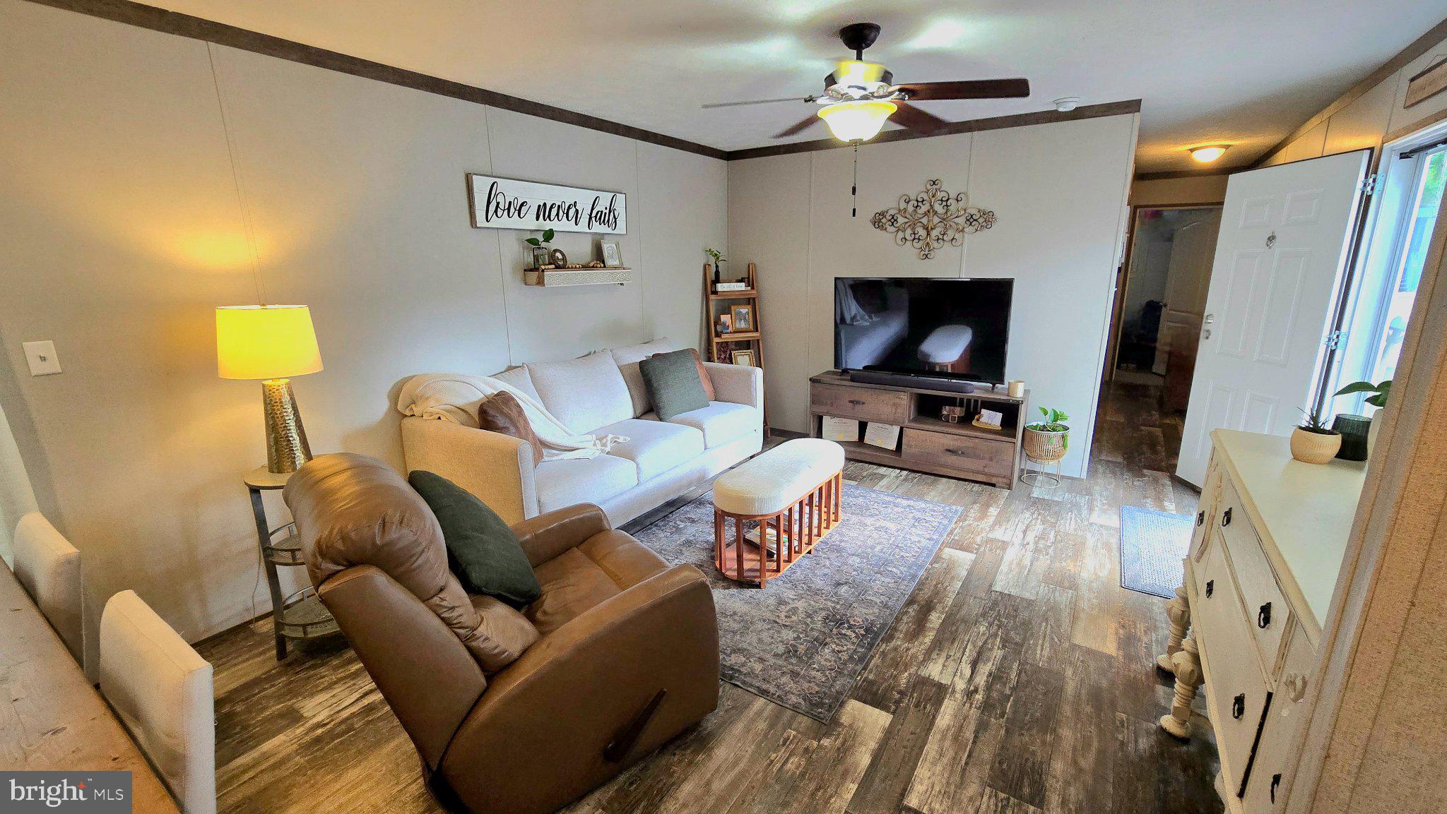 HOLIDAY MOBILE ESTATES - Residential