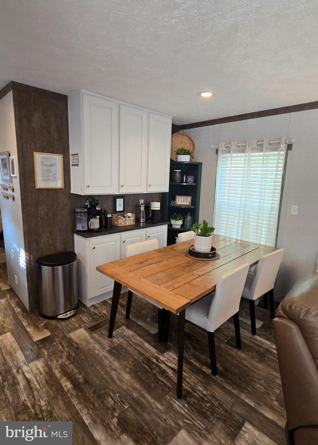 HOLIDAY MOBILE ESTATES - Residential