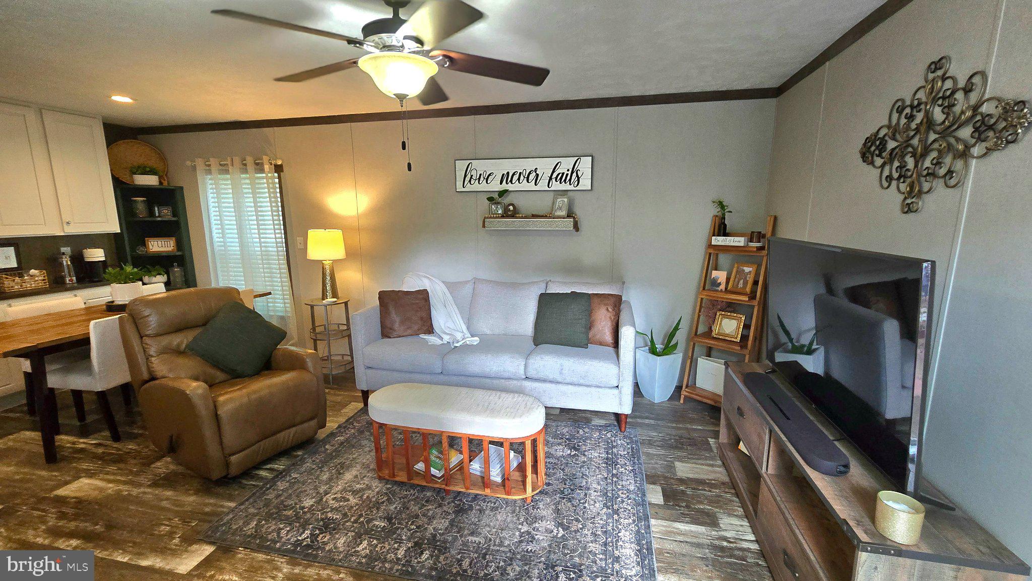 HOLIDAY MOBILE ESTATES - Residential