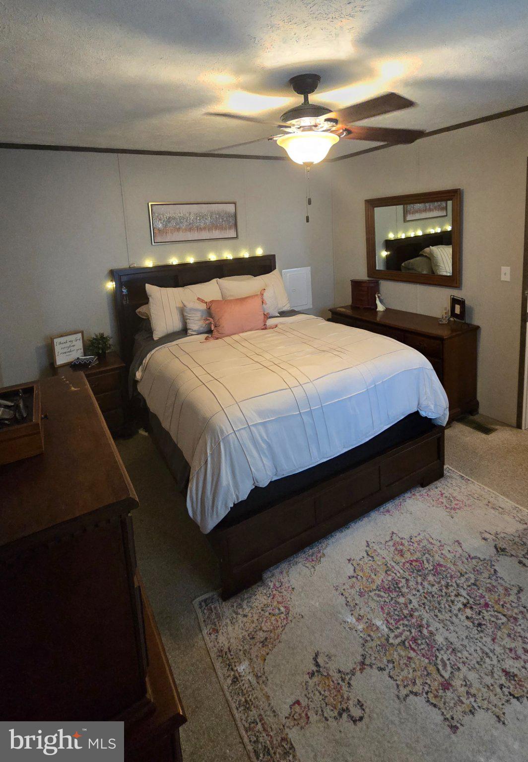 HOLIDAY MOBILE ESTATES - Residential