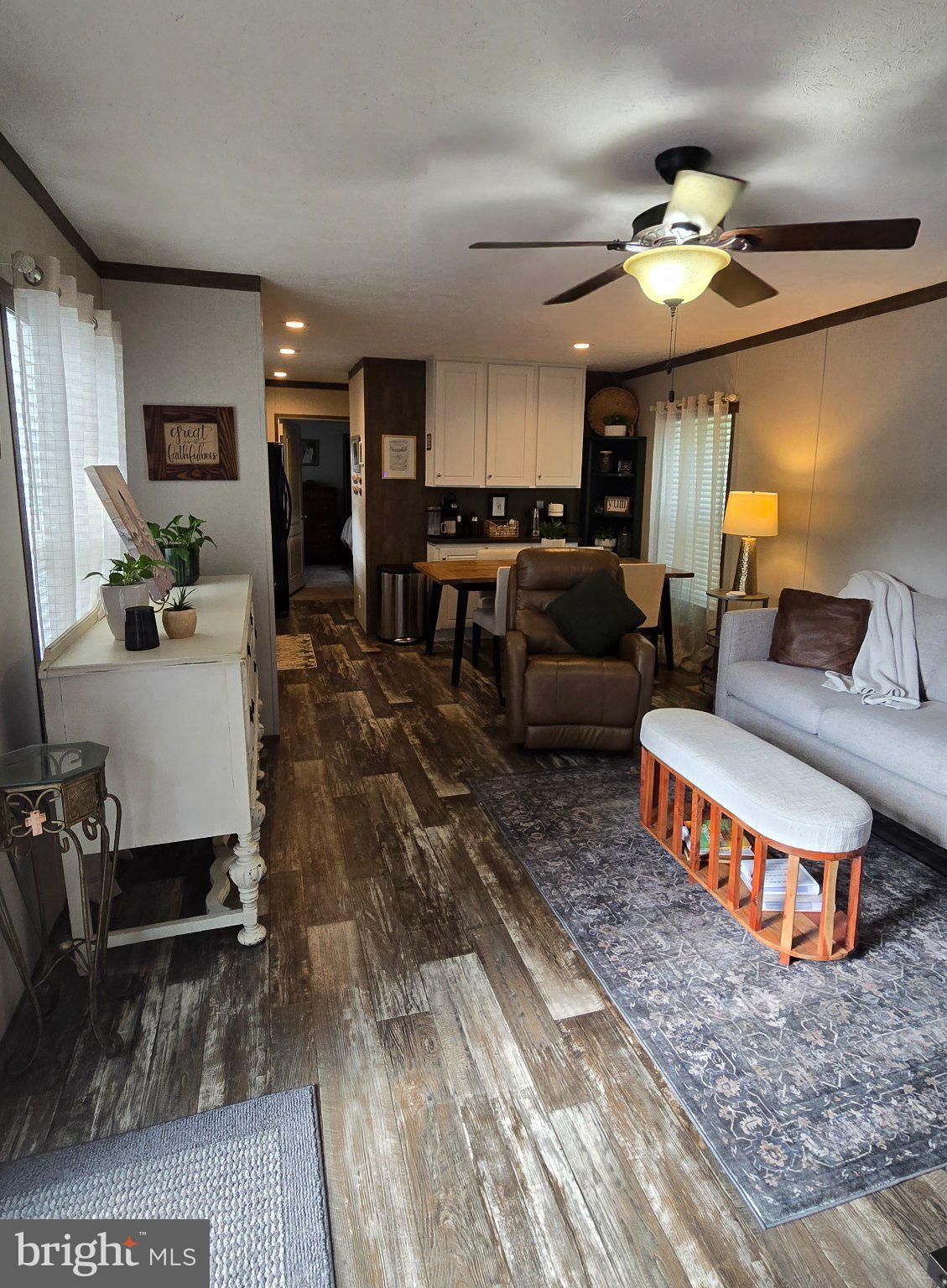 HOLIDAY MOBILE ESTATES - Residential