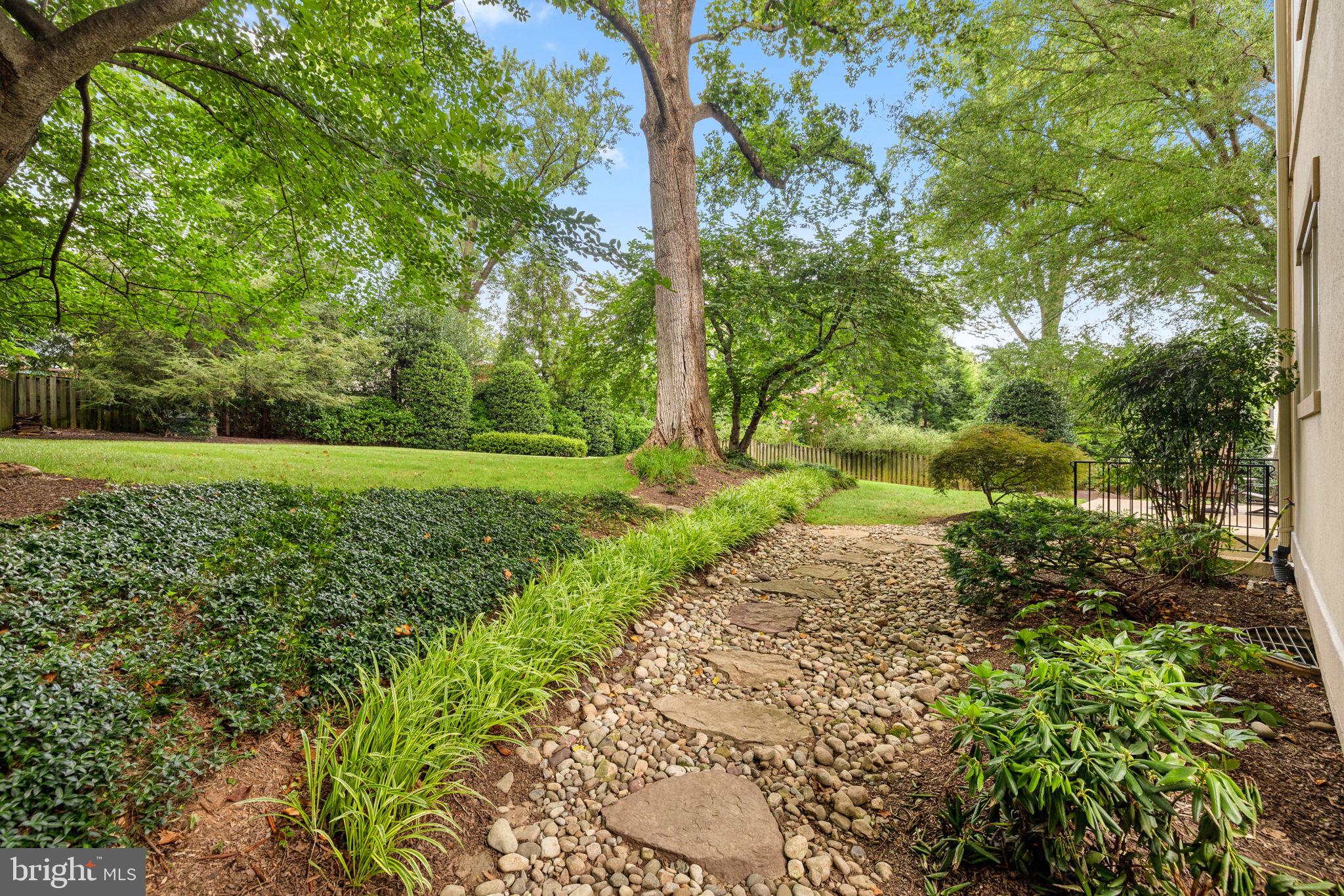 ELIZABETH GLEN - Residential