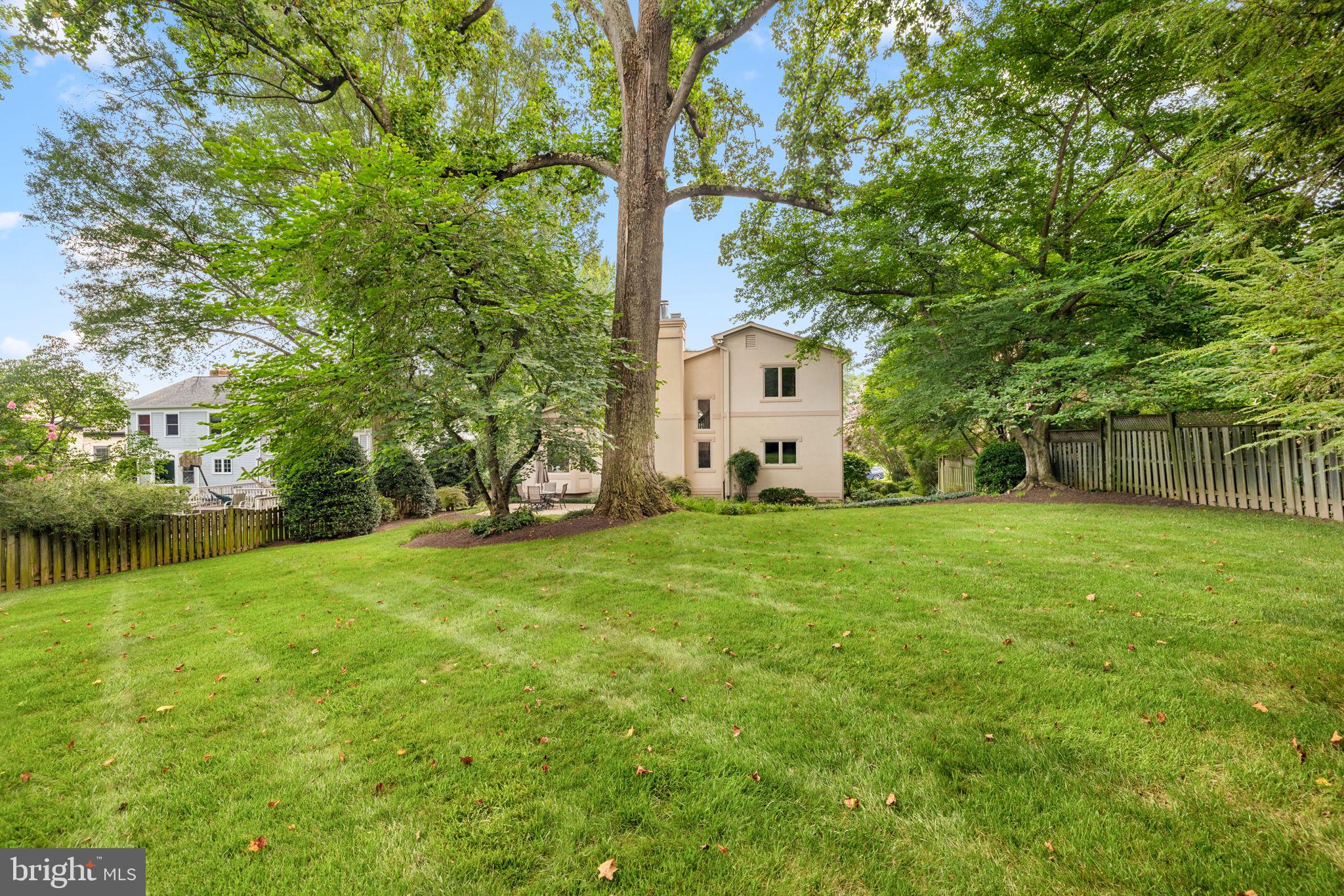 ELIZABETH GLEN - Residential