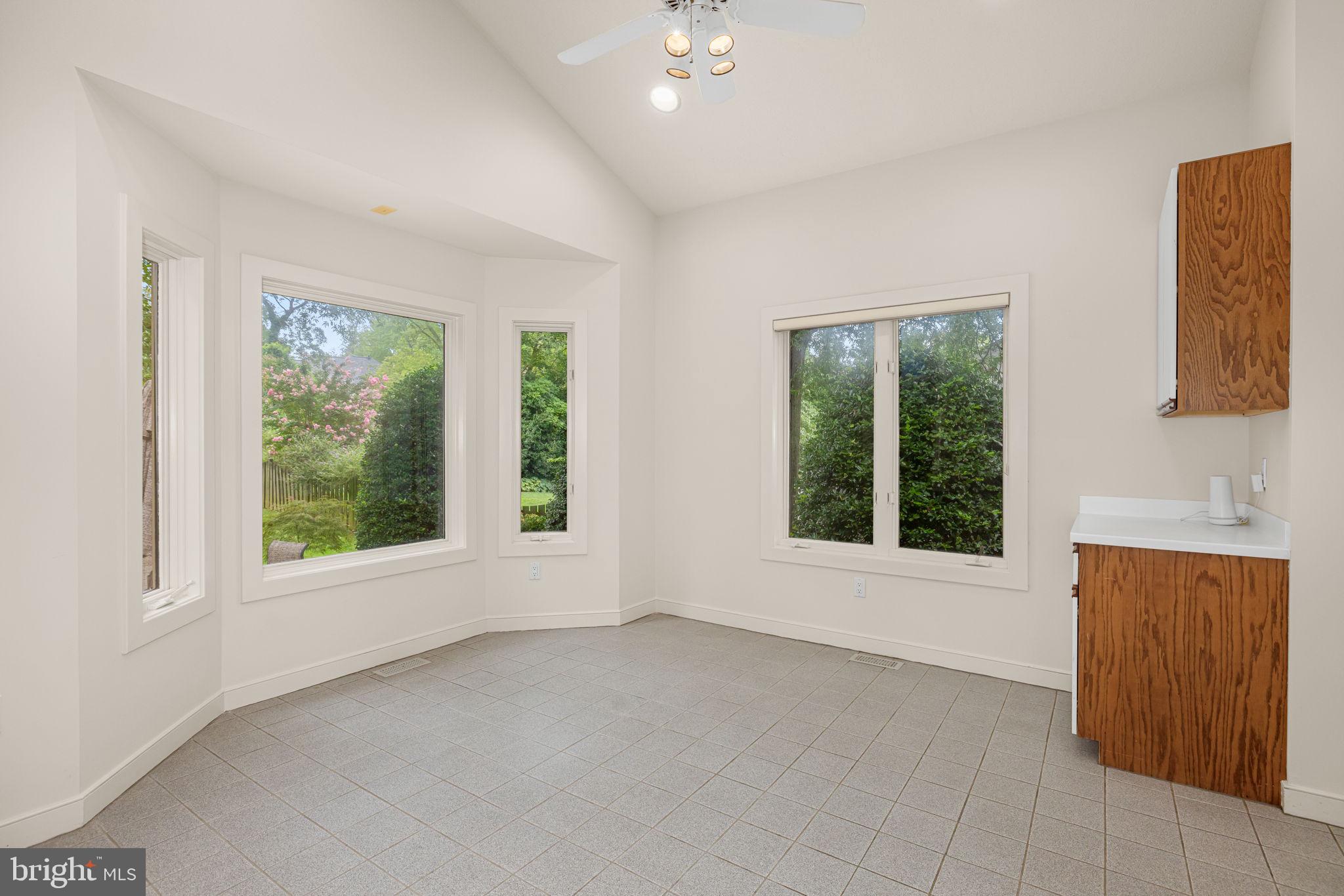 ELIZABETH GLEN - Residential