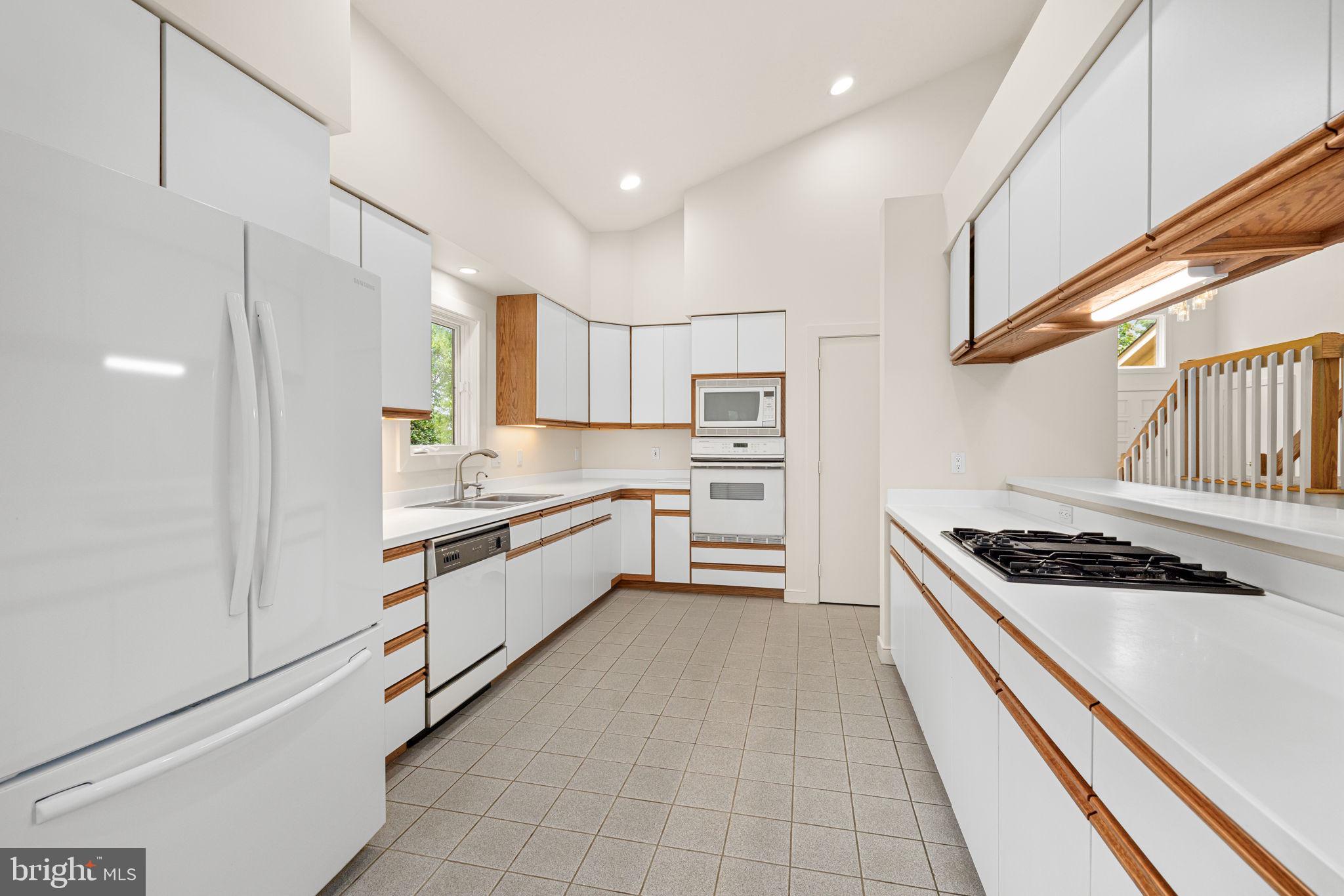 ELIZABETH GLEN - Residential