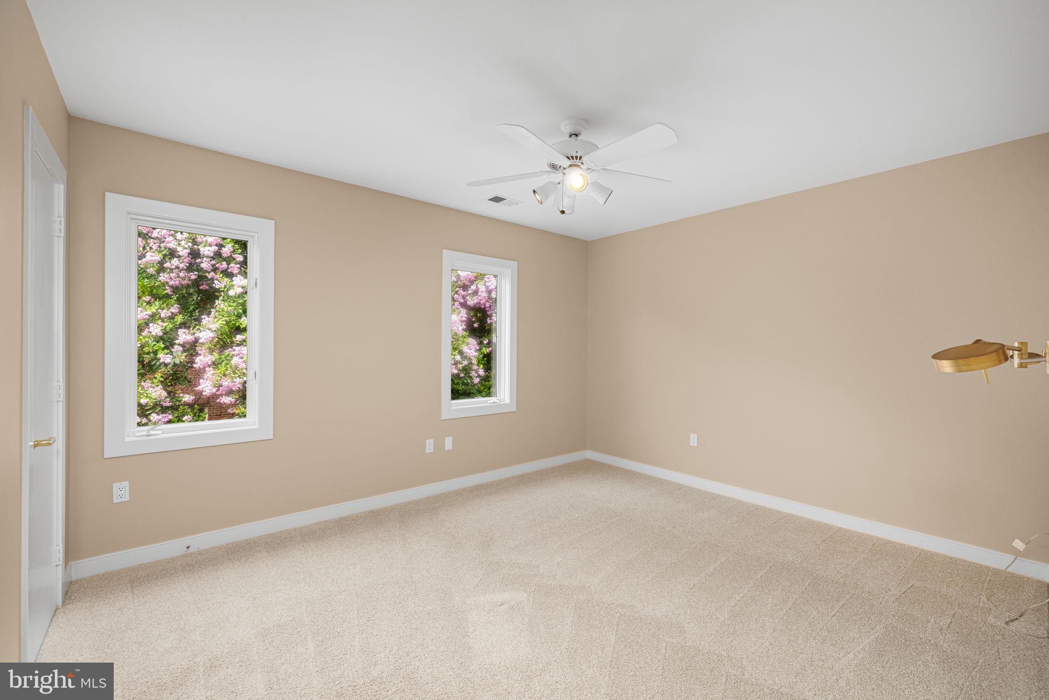 ELIZABETH GLEN - Residential