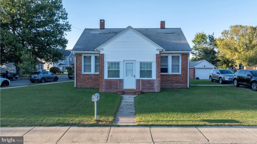 Constructed in 1948 this 2-bedroom, 1-bathroom brick bungalow has not been available on the market since 1989. The current tenants have resided in the property for over 20 years, indicating its strong appeal and potential. This residence is ideally suited for first-time buyers as well as investors seeking a valuable addition to their portfolio.
Situated on a substantial corner lot, the home includes a detached brick garage and storage shed. It boasts a convenient location, being a short distance from the community pool and within walking proximity to downtown Easton. The property has been well maintained over the years and is ready for immediate occupancy. Furthermore, the lot size presents the opportunity for the potential construction of an additional dwelling, enhancing its long-term value.