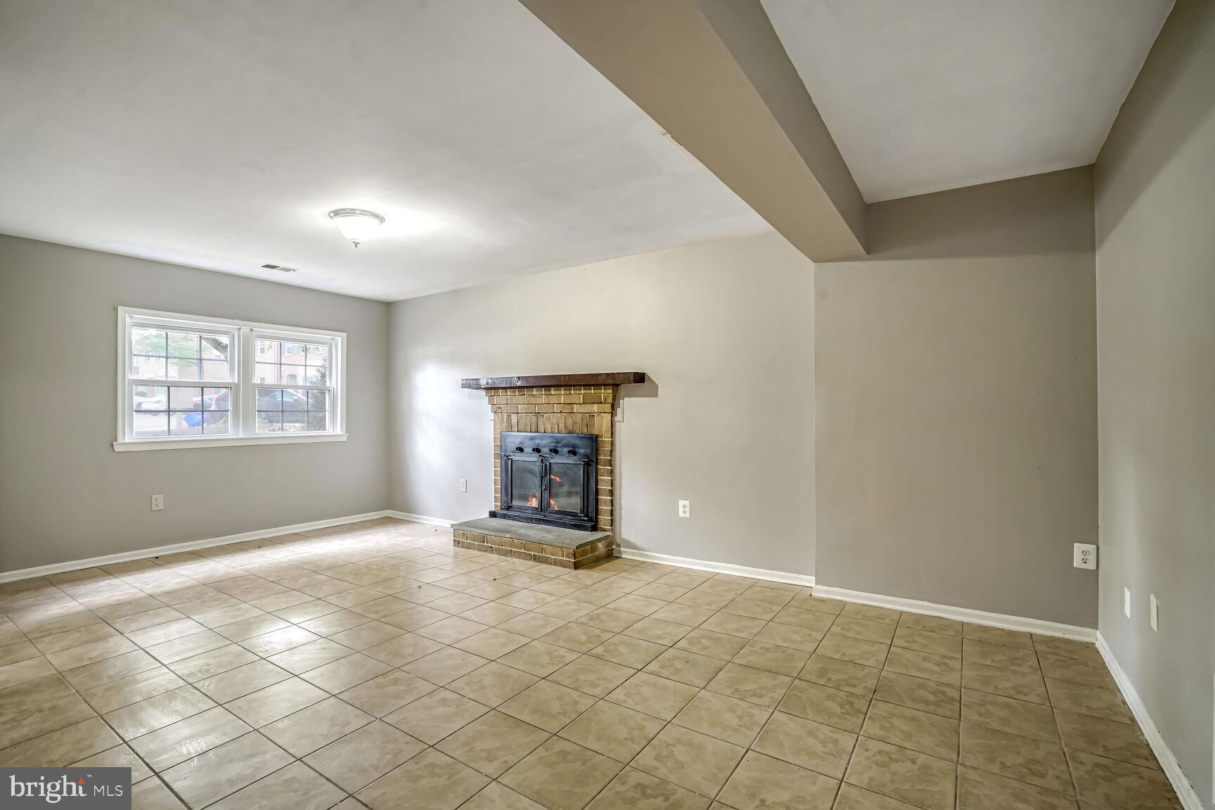 LAKEPOINTE - Residential Lease