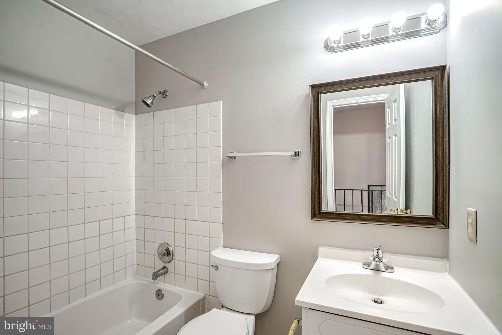 LAKEPOINTE - Residential Lease