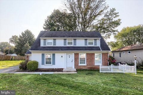 Photo of 712 Imperial Drive, Lancaster, PA 17601 (MLS # PALA2056130)