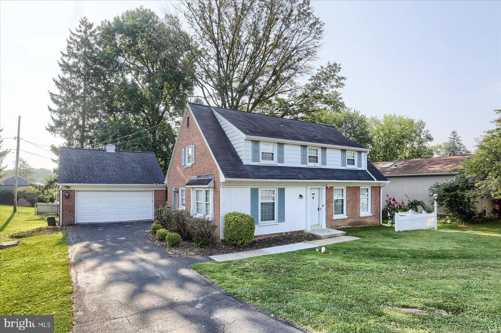 Photo of 712 Imperial Drive, Lancaster, PA 17601 (MLS # PALA2056130)