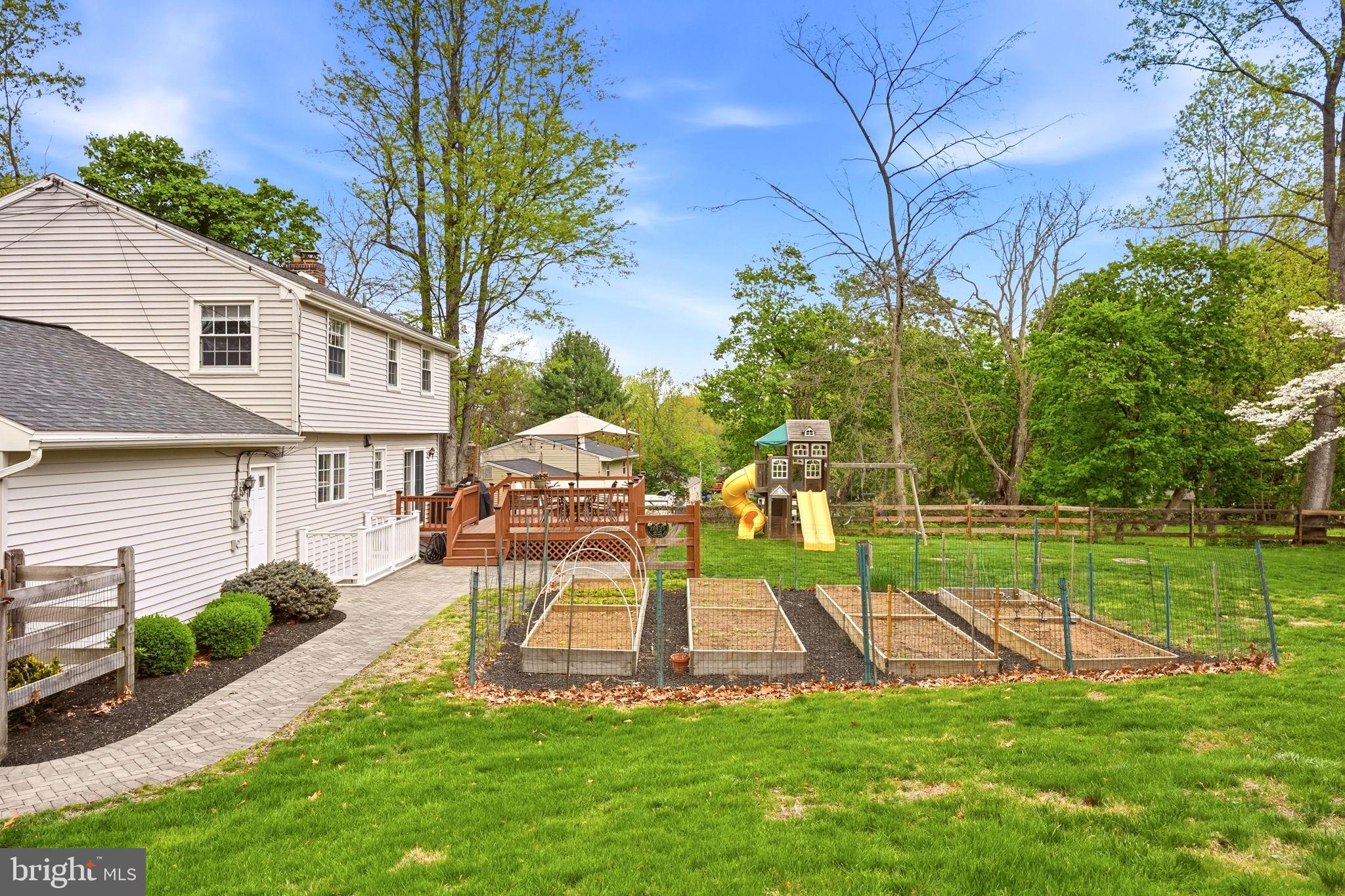 HUMMINGBIRD FARM - Residential