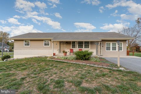Photo of 1609 Campus Road, ELIZABETHTOWN, PA 17022 (MLS # PALA2065544)