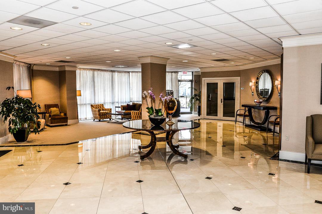 VIRGINIA SQUARE - Residential