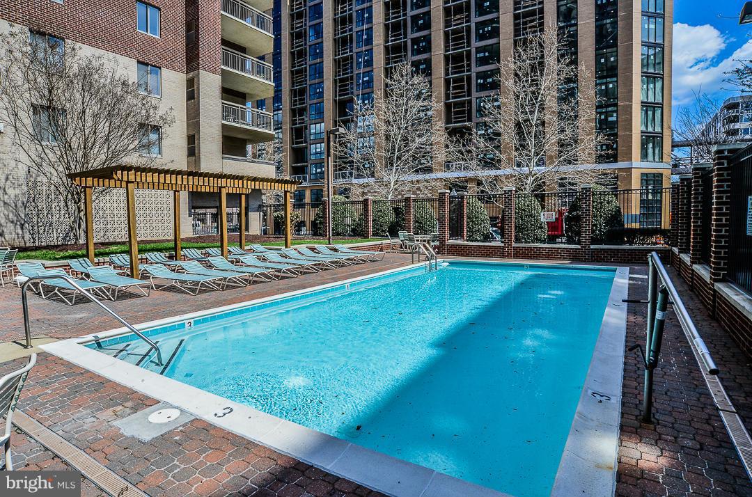 VIRGINIA SQUARE - Residential