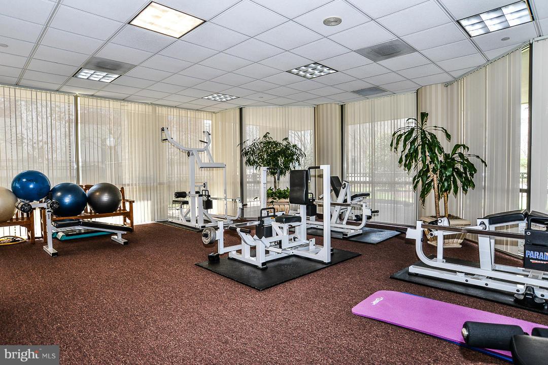 VIRGINIA SQUARE - Residential