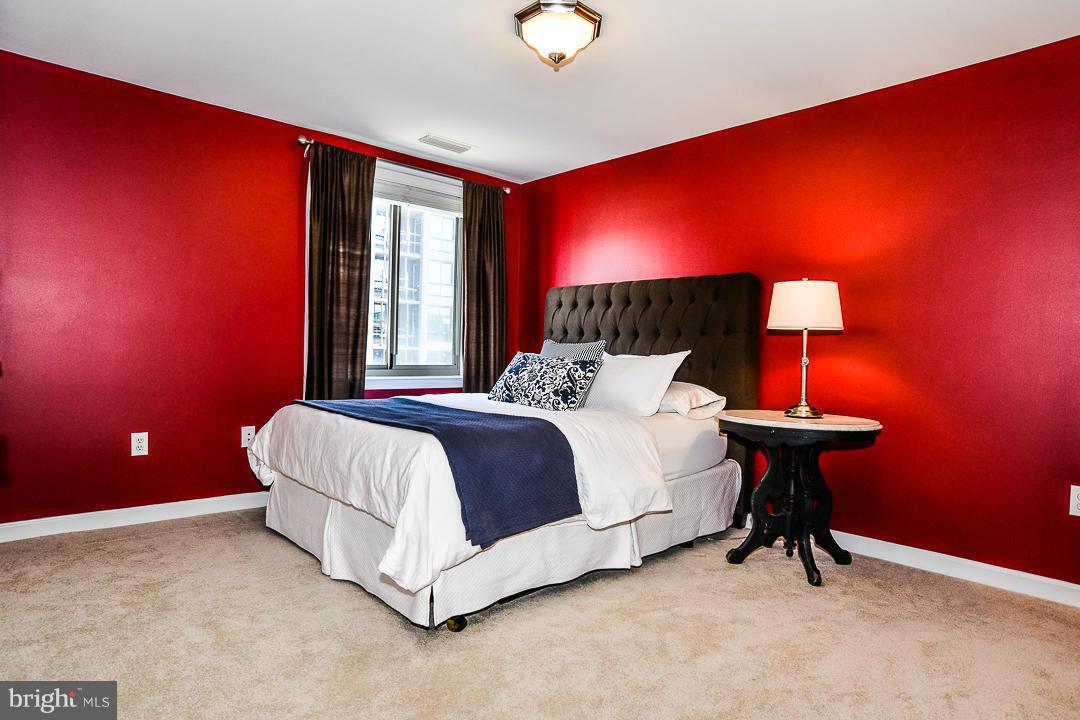 VIRGINIA SQUARE - Residential