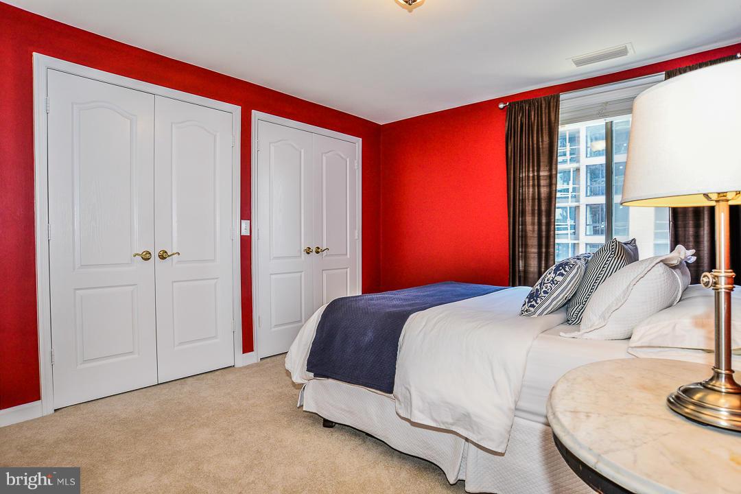 VIRGINIA SQUARE - Residential