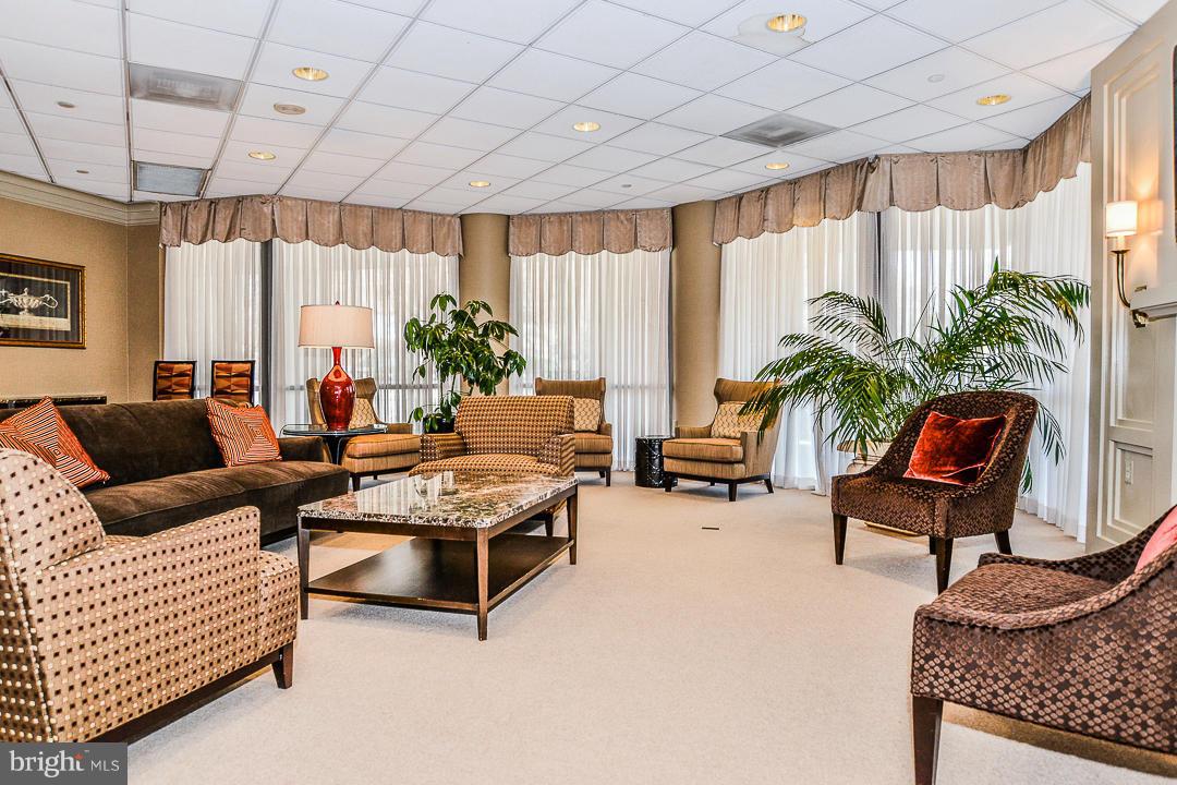 VIRGINIA SQUARE - Residential