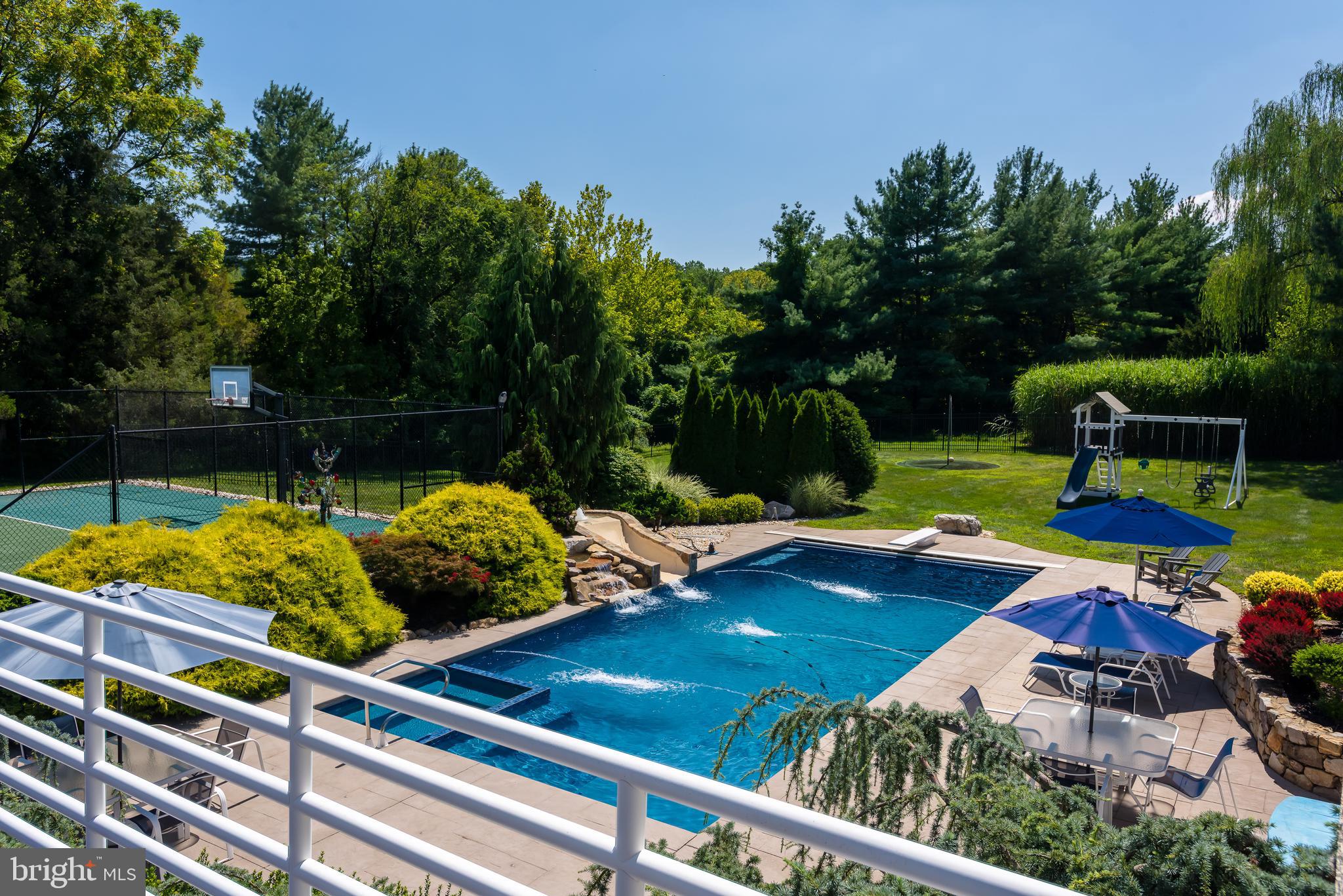 COUNTRYVIEW - Residential