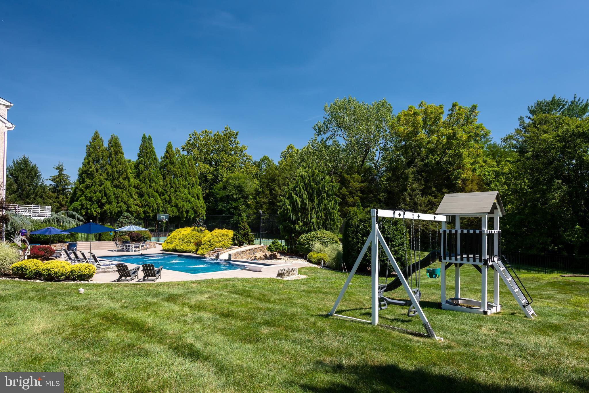 COUNTRYVIEW - Residential