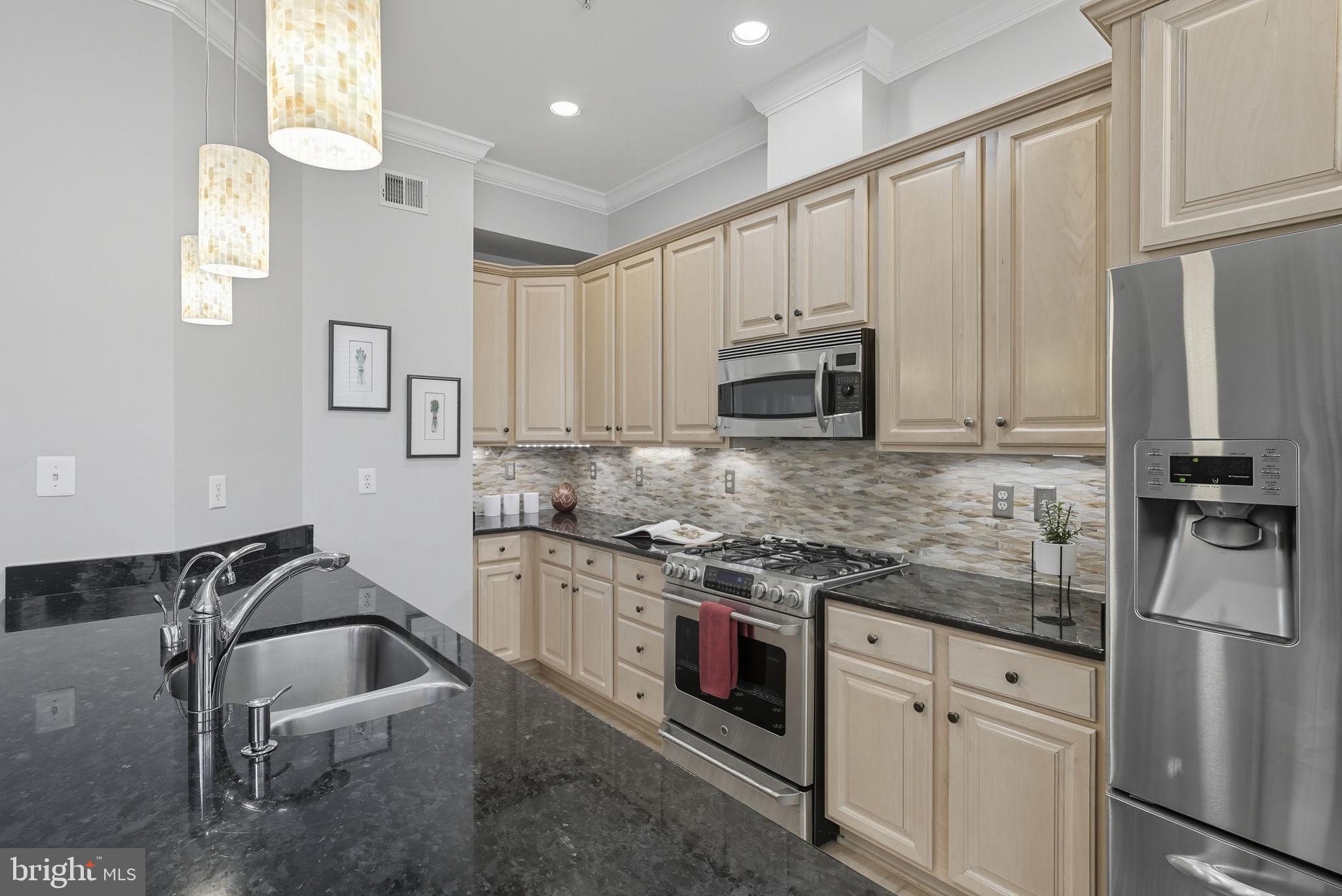 BROMPTONS AT BALLSTON - Residential