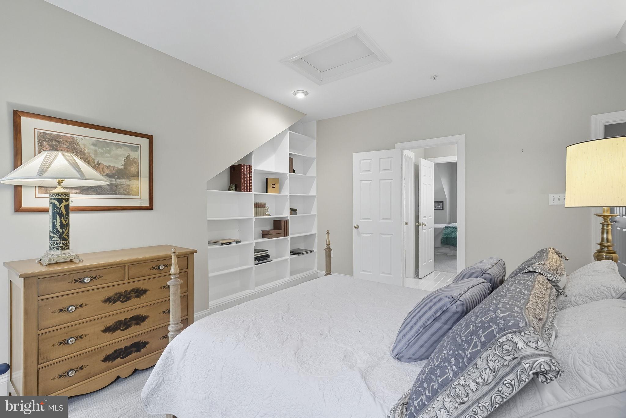 BROMPTONS AT BALLSTON - Residential