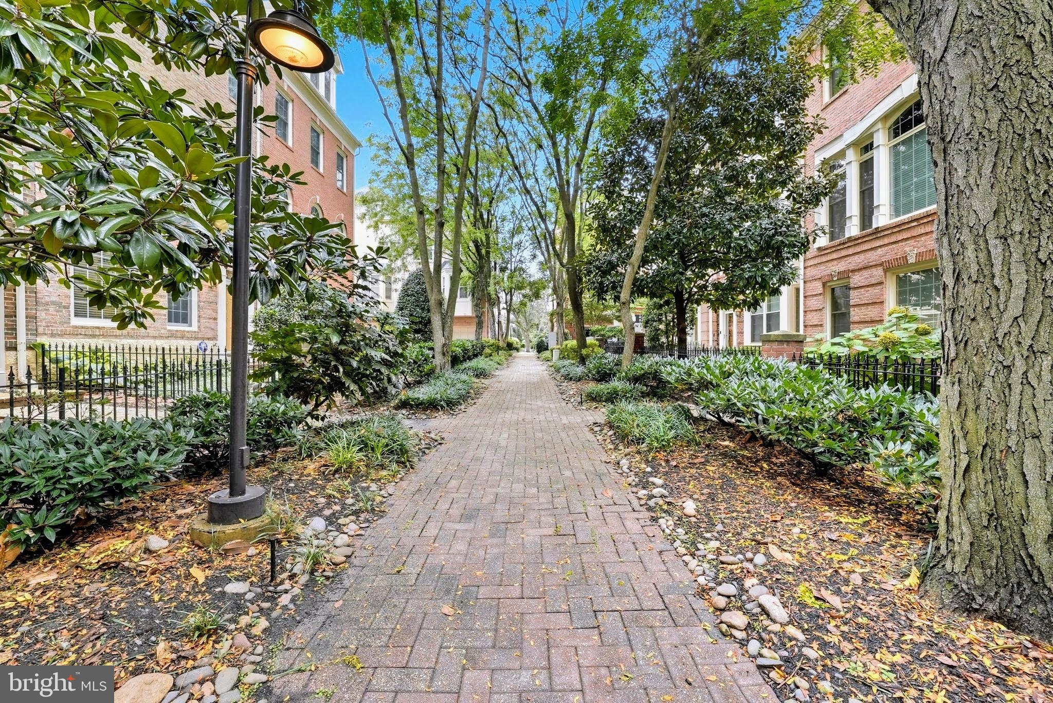 BROMPTONS AT BALLSTON - Residential