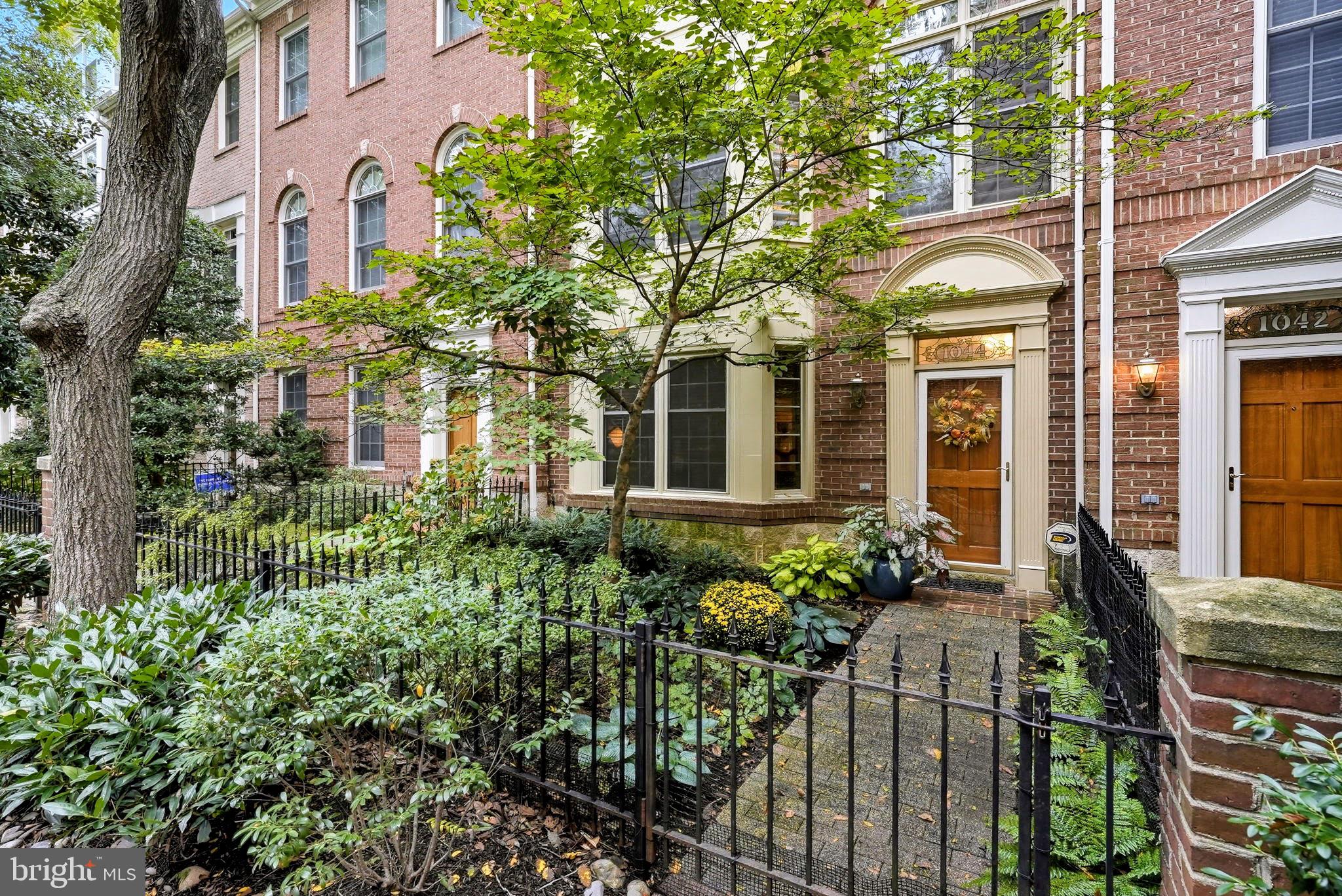 BROMPTONS AT BALLSTON - Residential