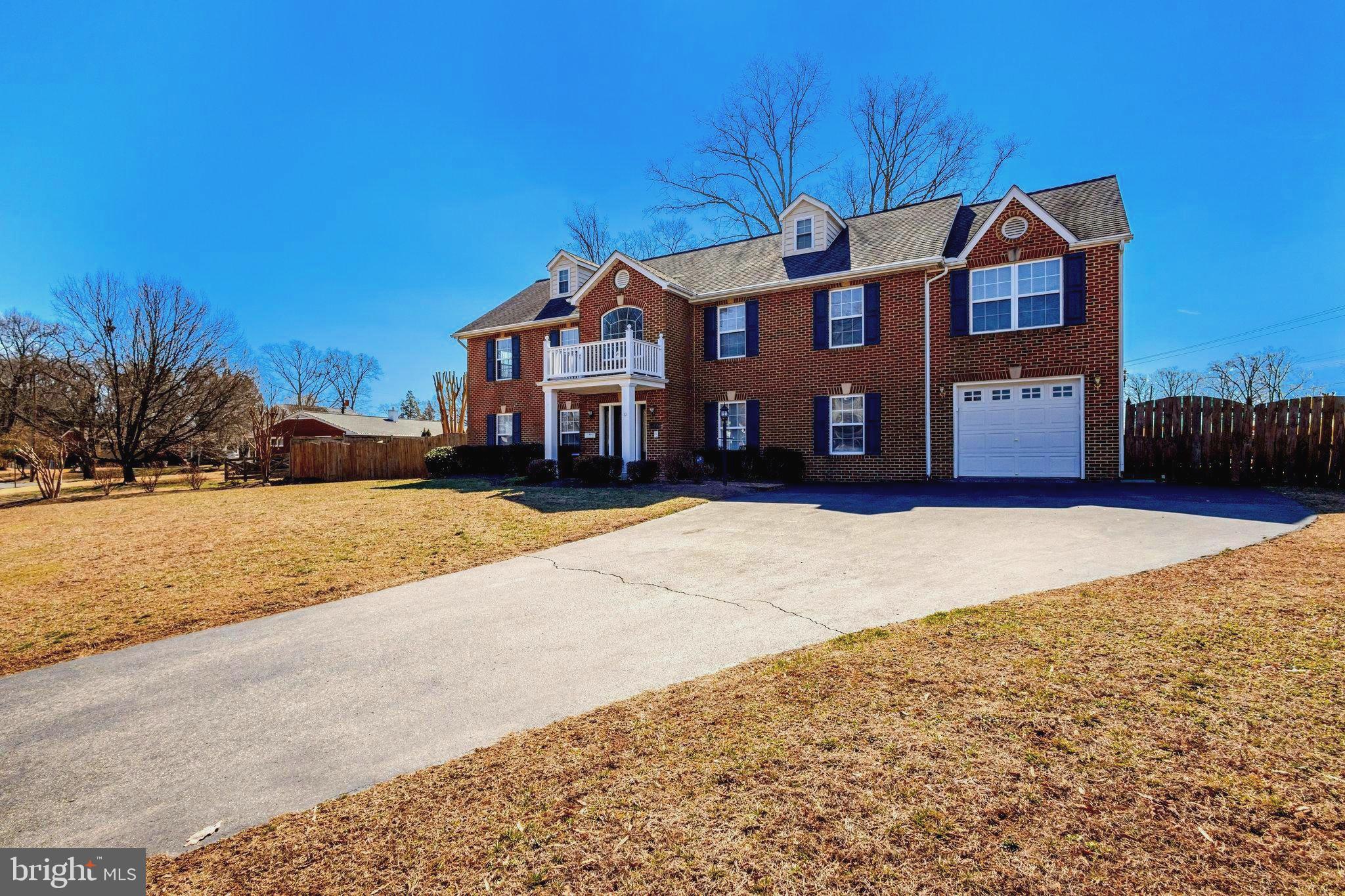 LOISDALE ESTATES - Residential Lease