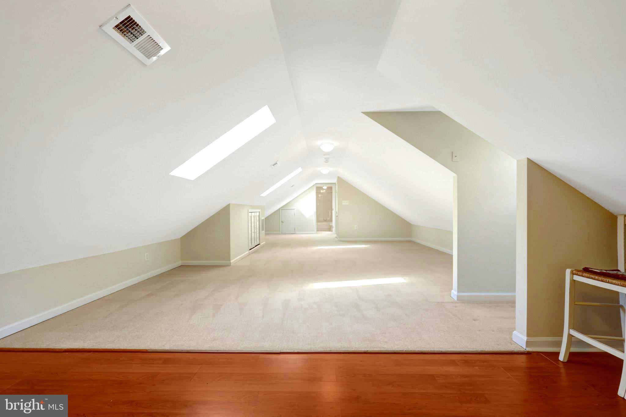 LOISDALE ESTATES - Residential Lease