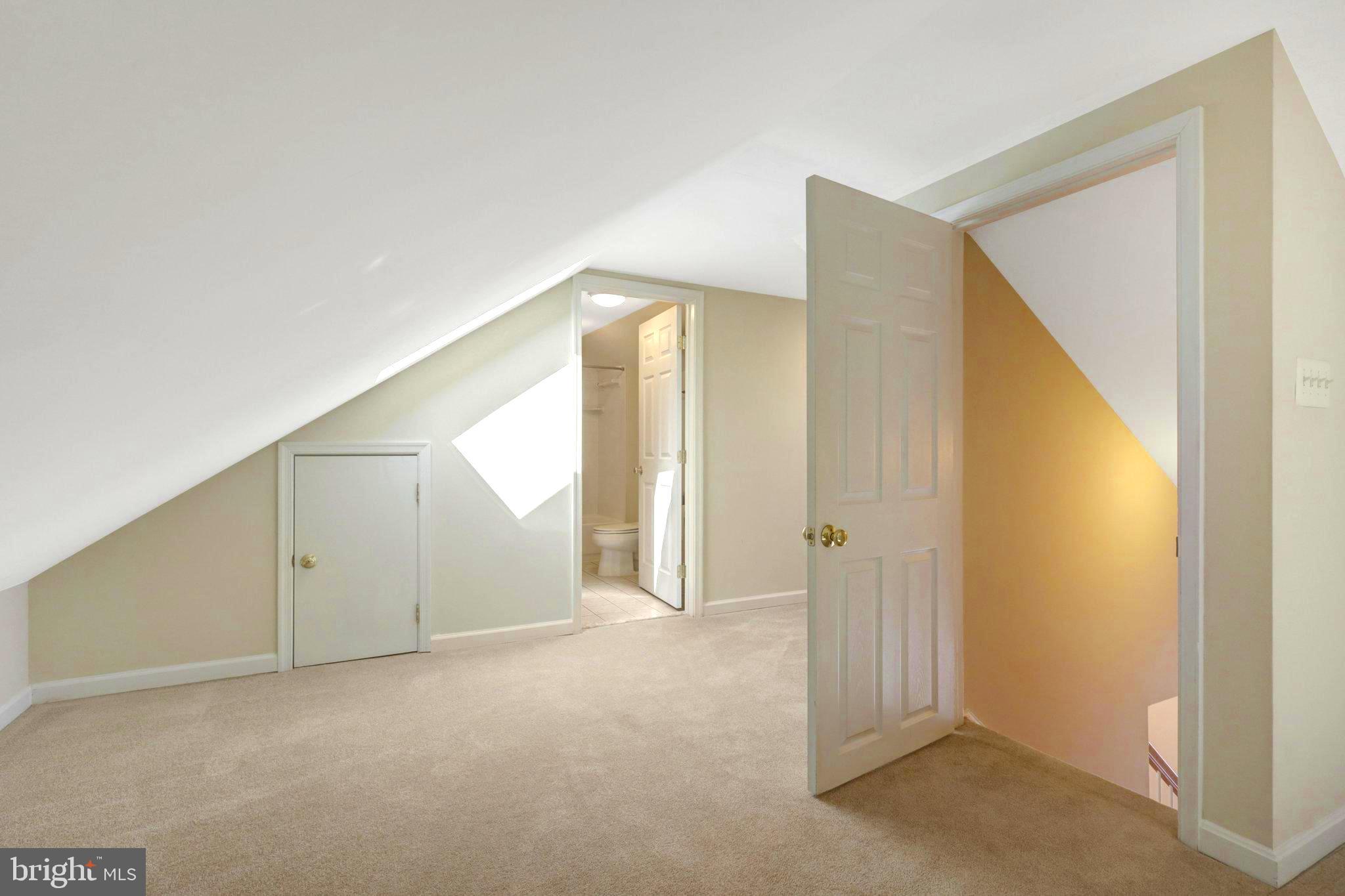 LOISDALE ESTATES - Residential Lease