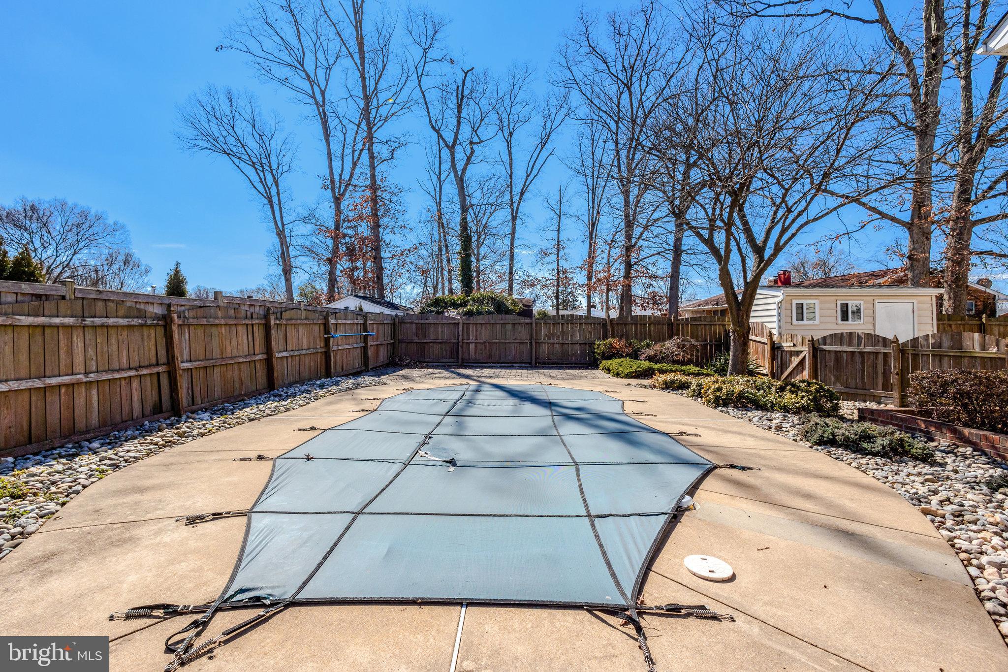 LOISDALE ESTATES - Residential Lease