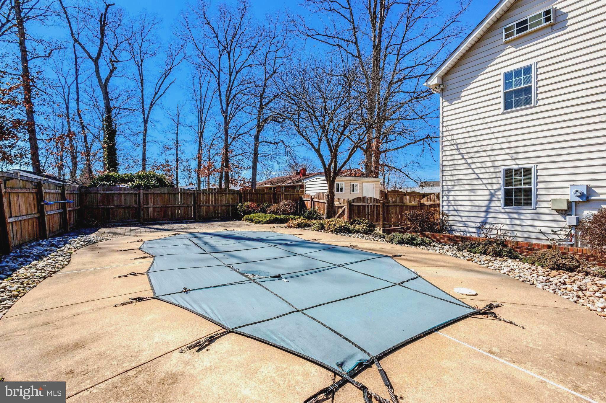 LOISDALE ESTATES - Residential Lease