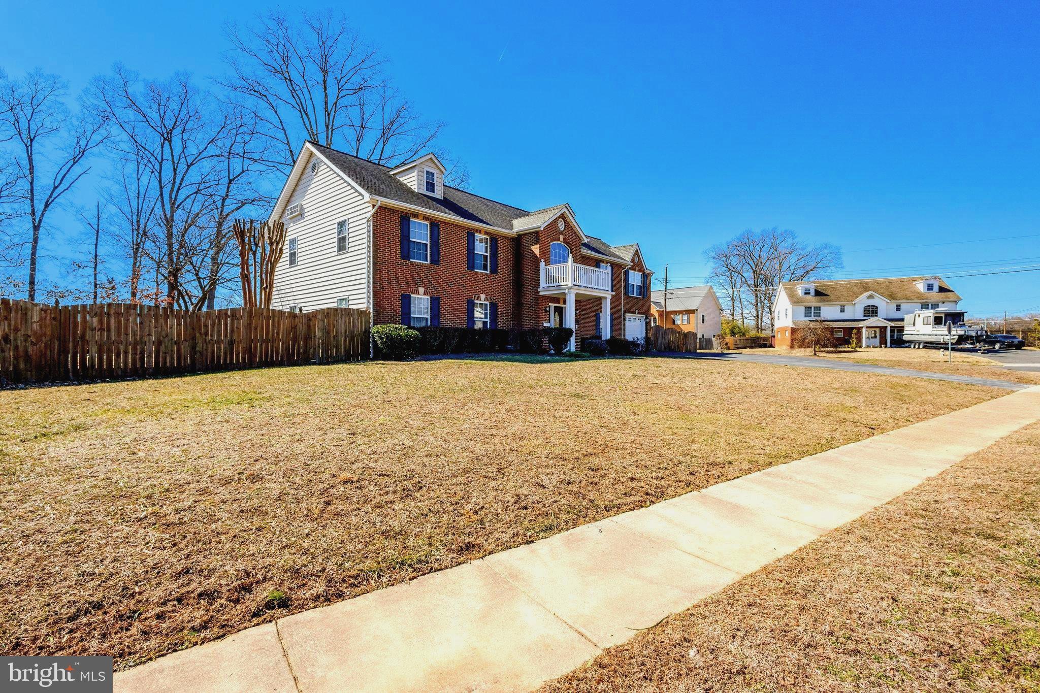 LOISDALE ESTATES - Residential Lease