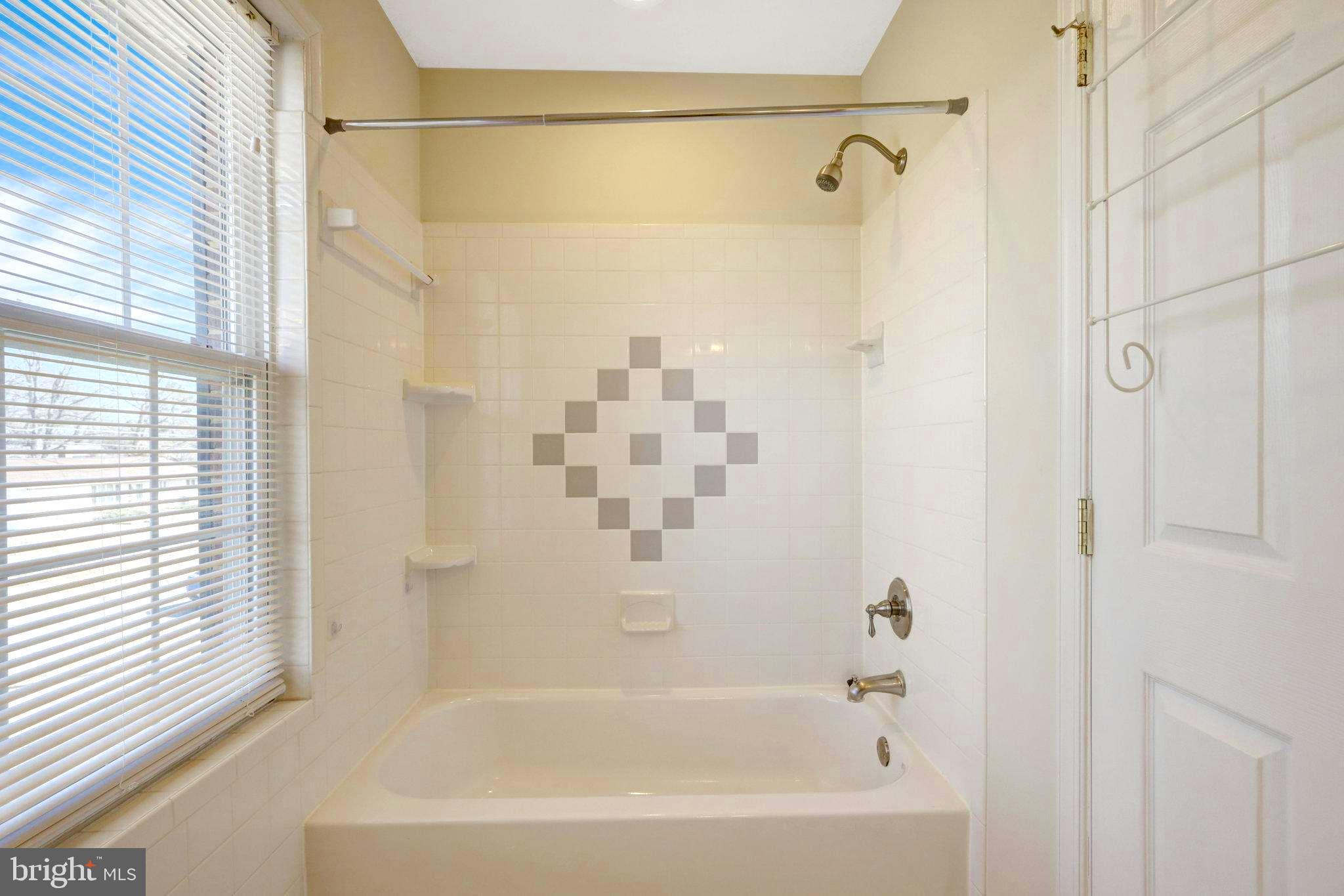 LOISDALE ESTATES - Residential Lease