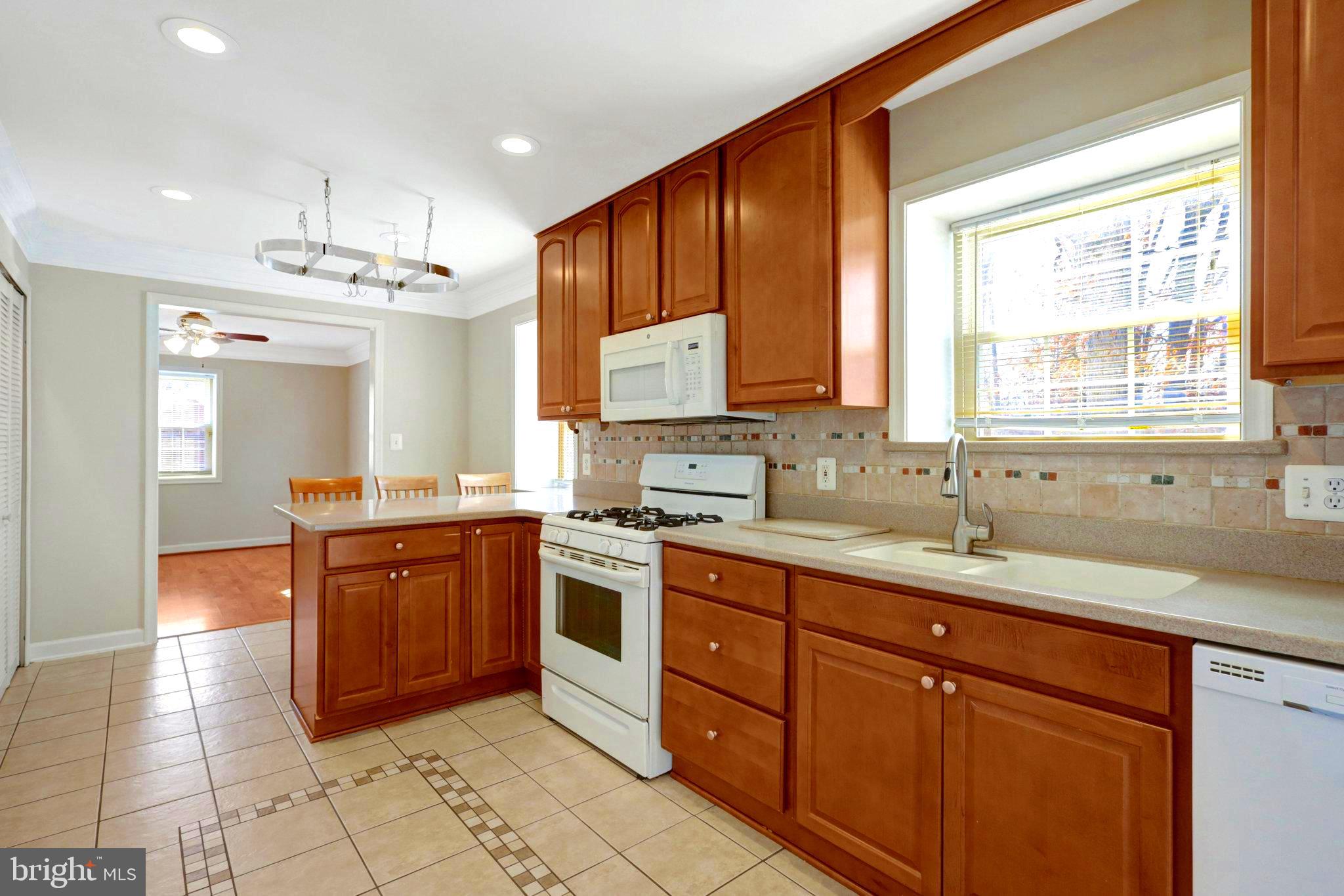 LOISDALE ESTATES - Residential Lease