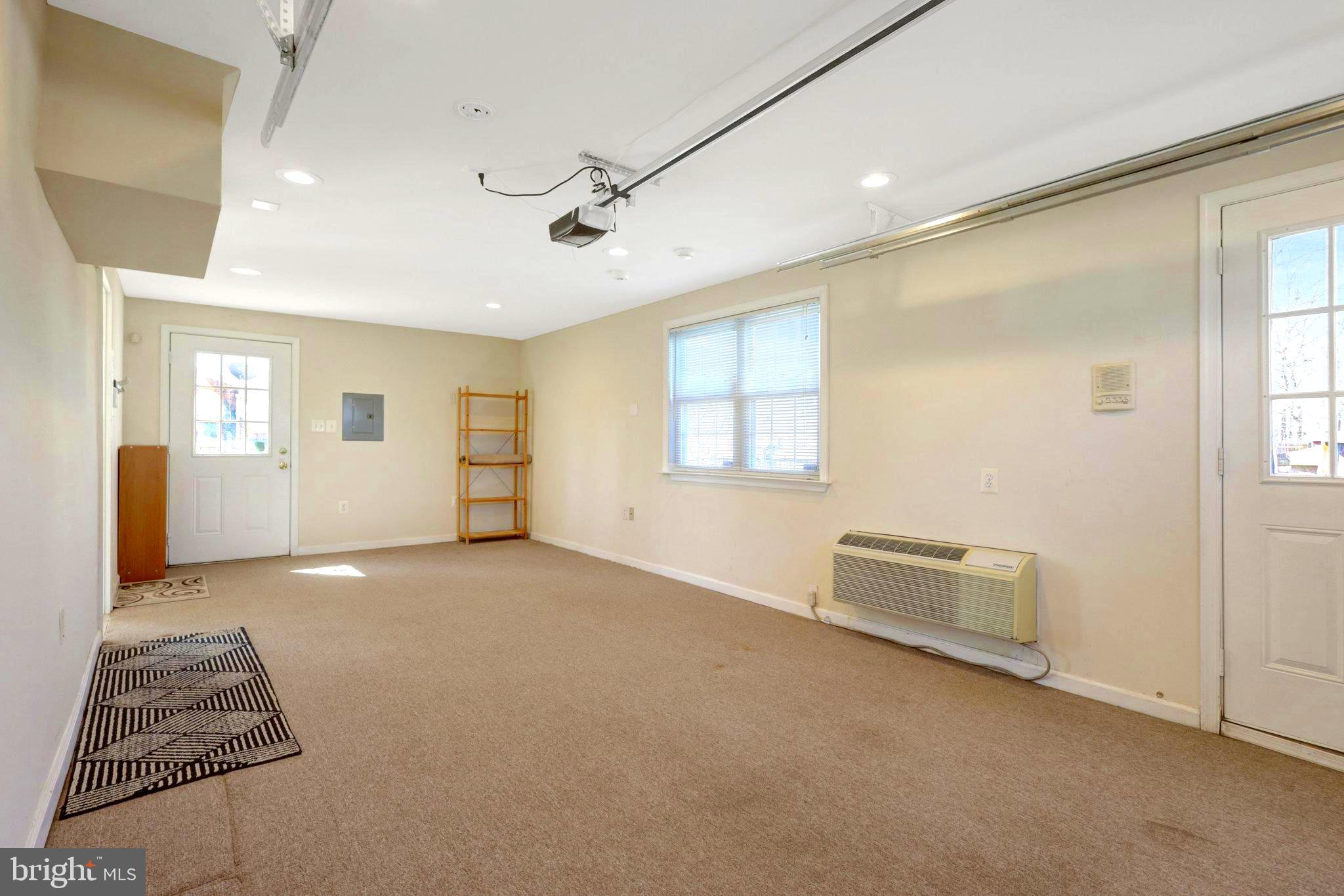 LOISDALE ESTATES - Residential Lease