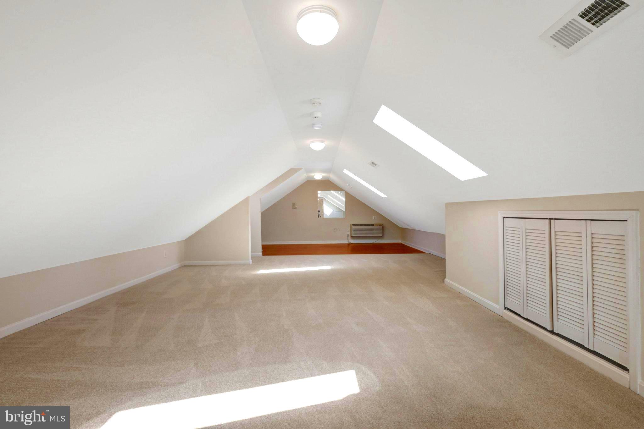 LOISDALE ESTATES - Residential Lease