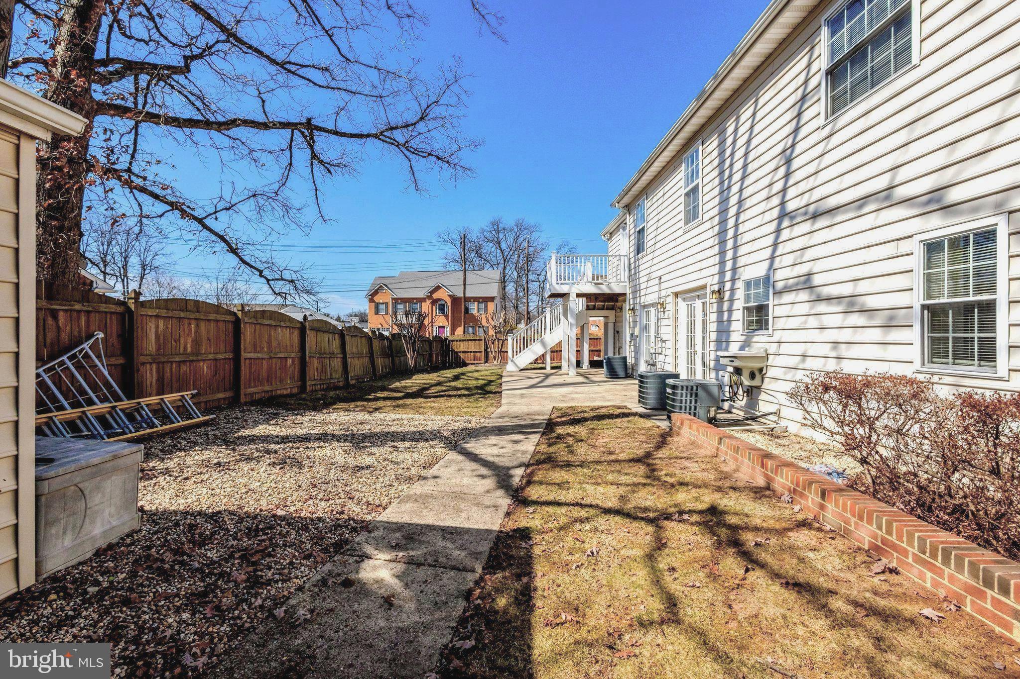 LOISDALE ESTATES - Residential Lease