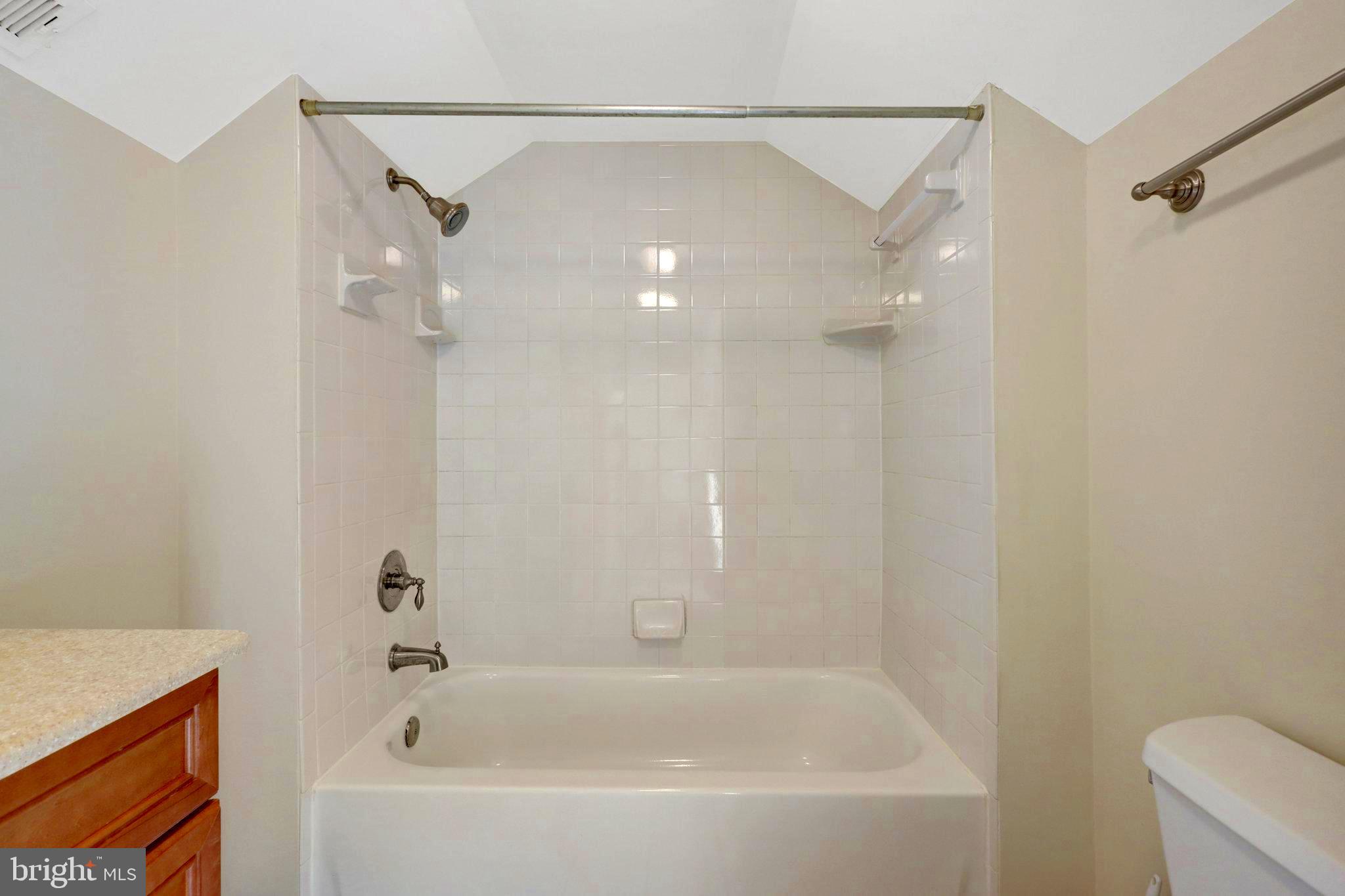 LOISDALE ESTATES - Residential Lease