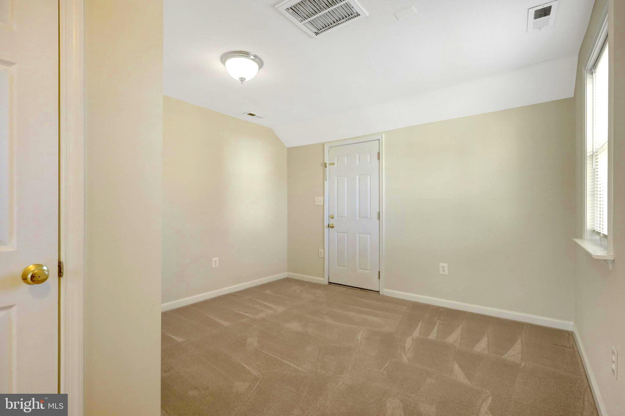 LOISDALE ESTATES - Residential Lease