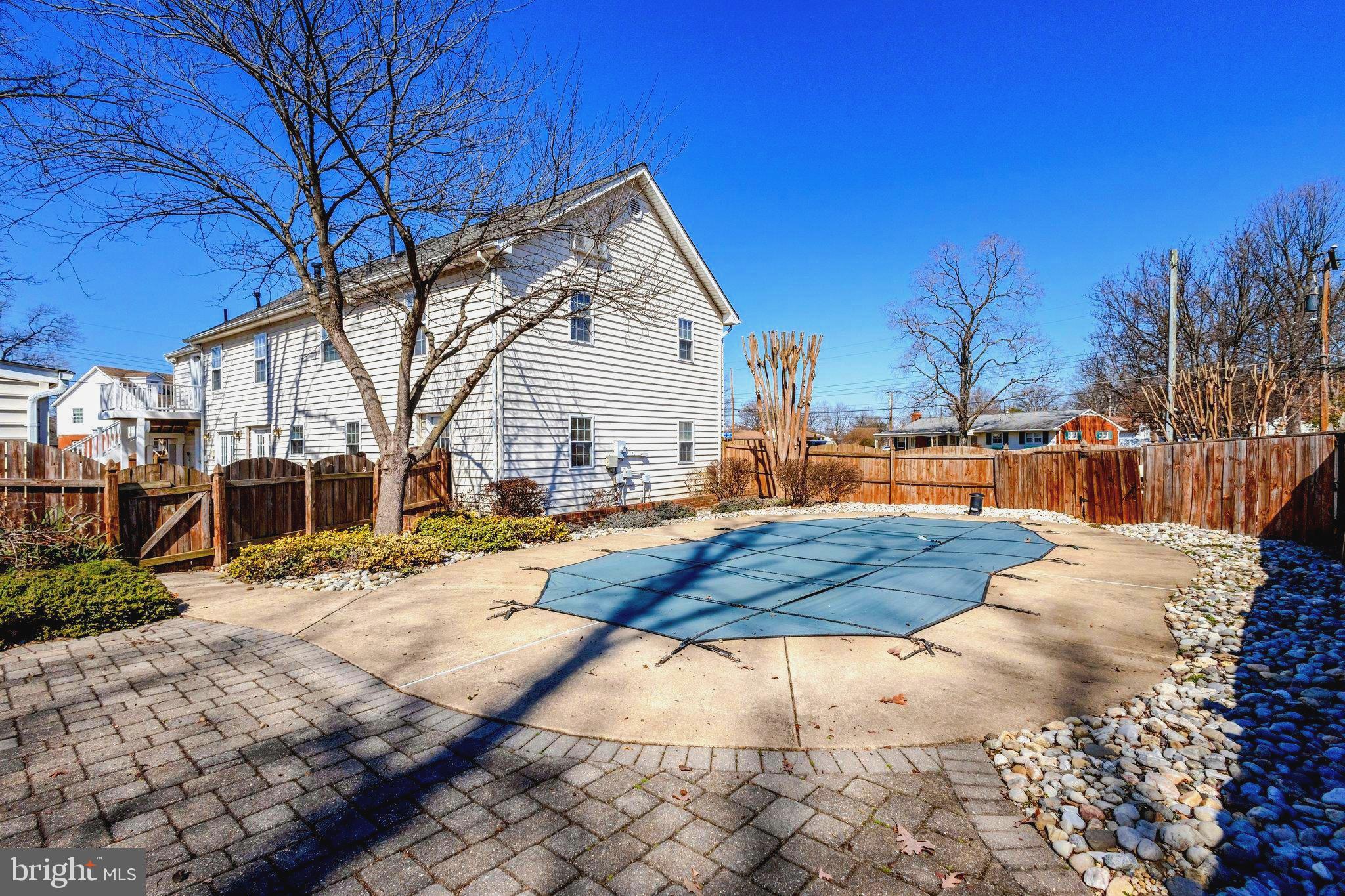 LOISDALE ESTATES - Residential Lease